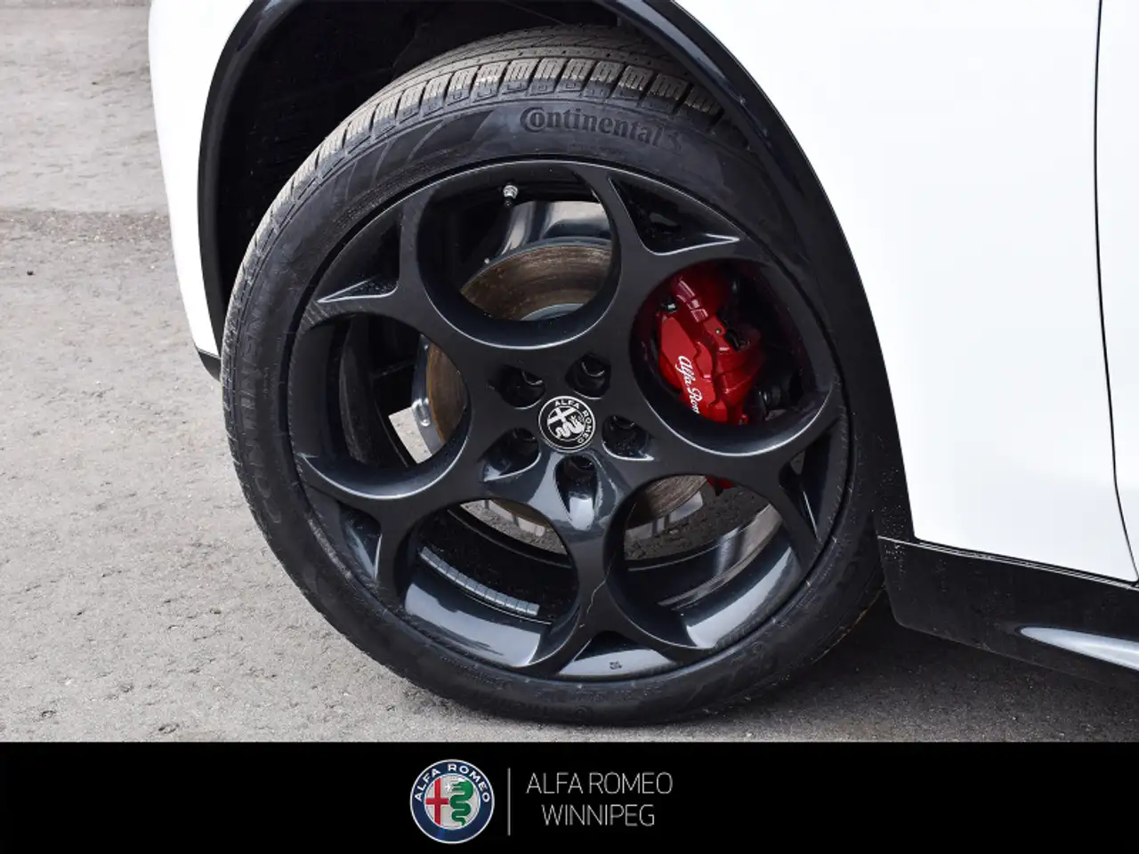 Alfa Romeo Stelvio снимка Alfa Romeo Stelvio