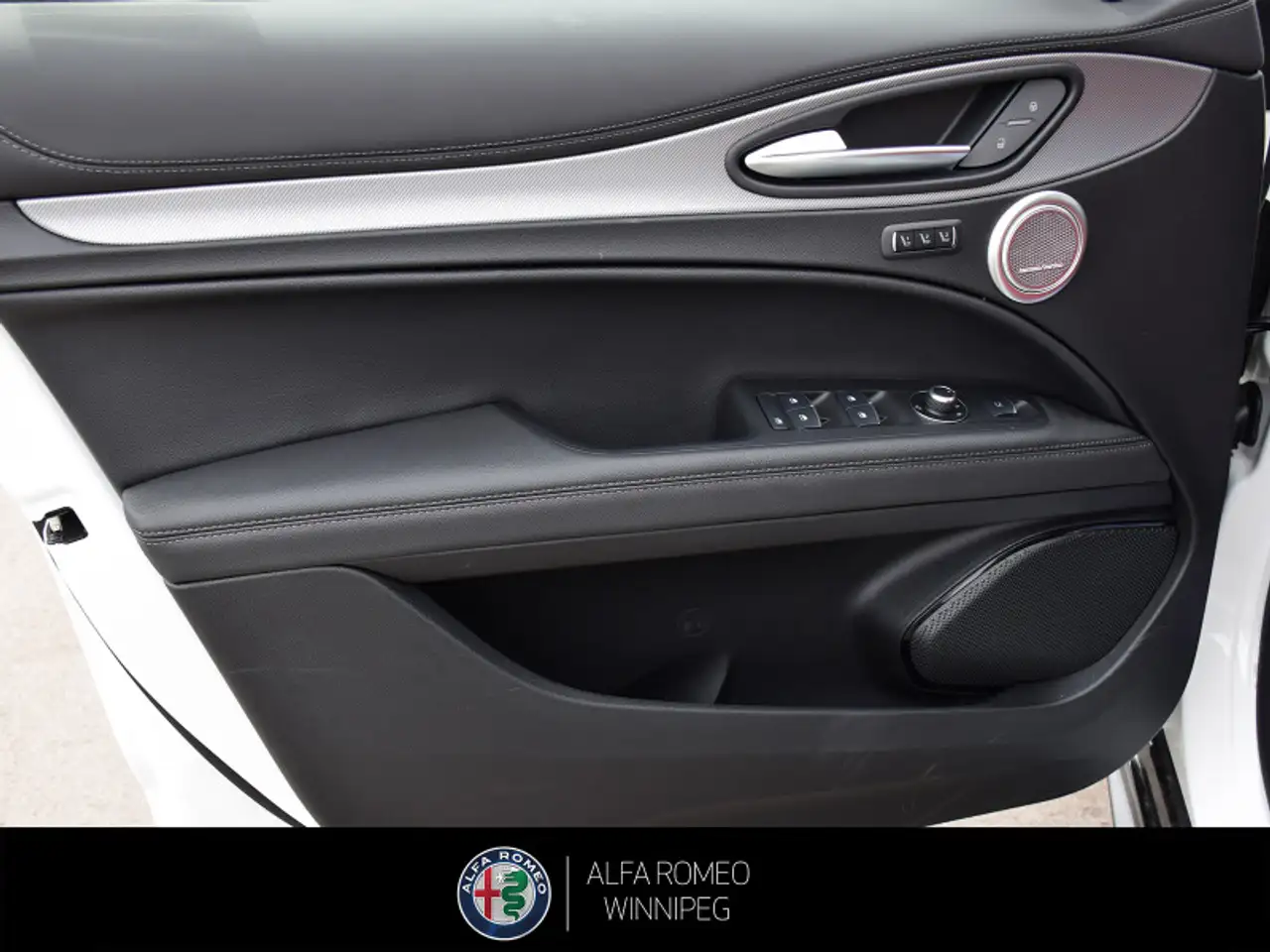 Alfa Romeo Stelvio снимка Alfa Romeo Stelvio
