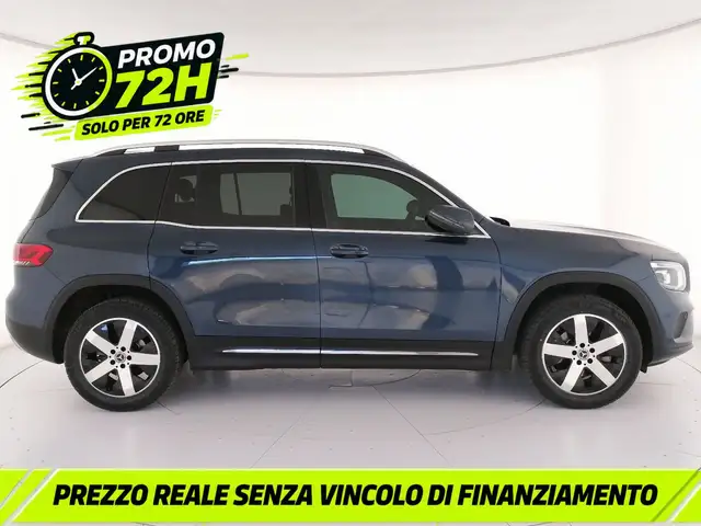 Mercedes-Benz GLB view 3