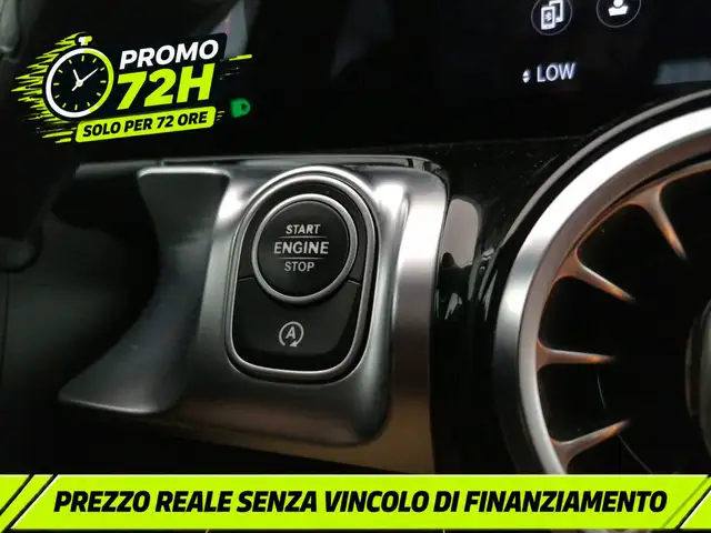 Mercedes-Benz GLB view 24