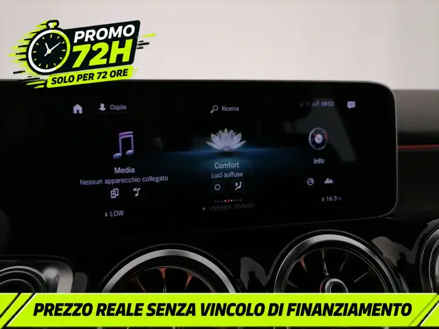 Mercedes-Benz GLB view 21