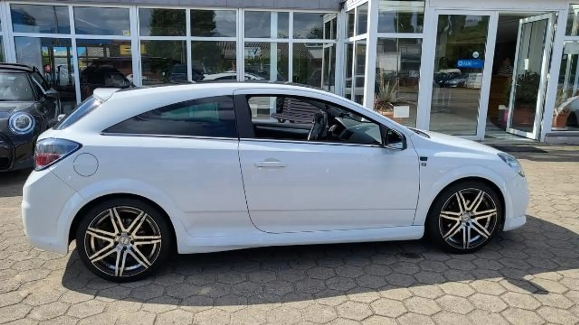 Opel Astra GTC 1.6 Siyah - 1