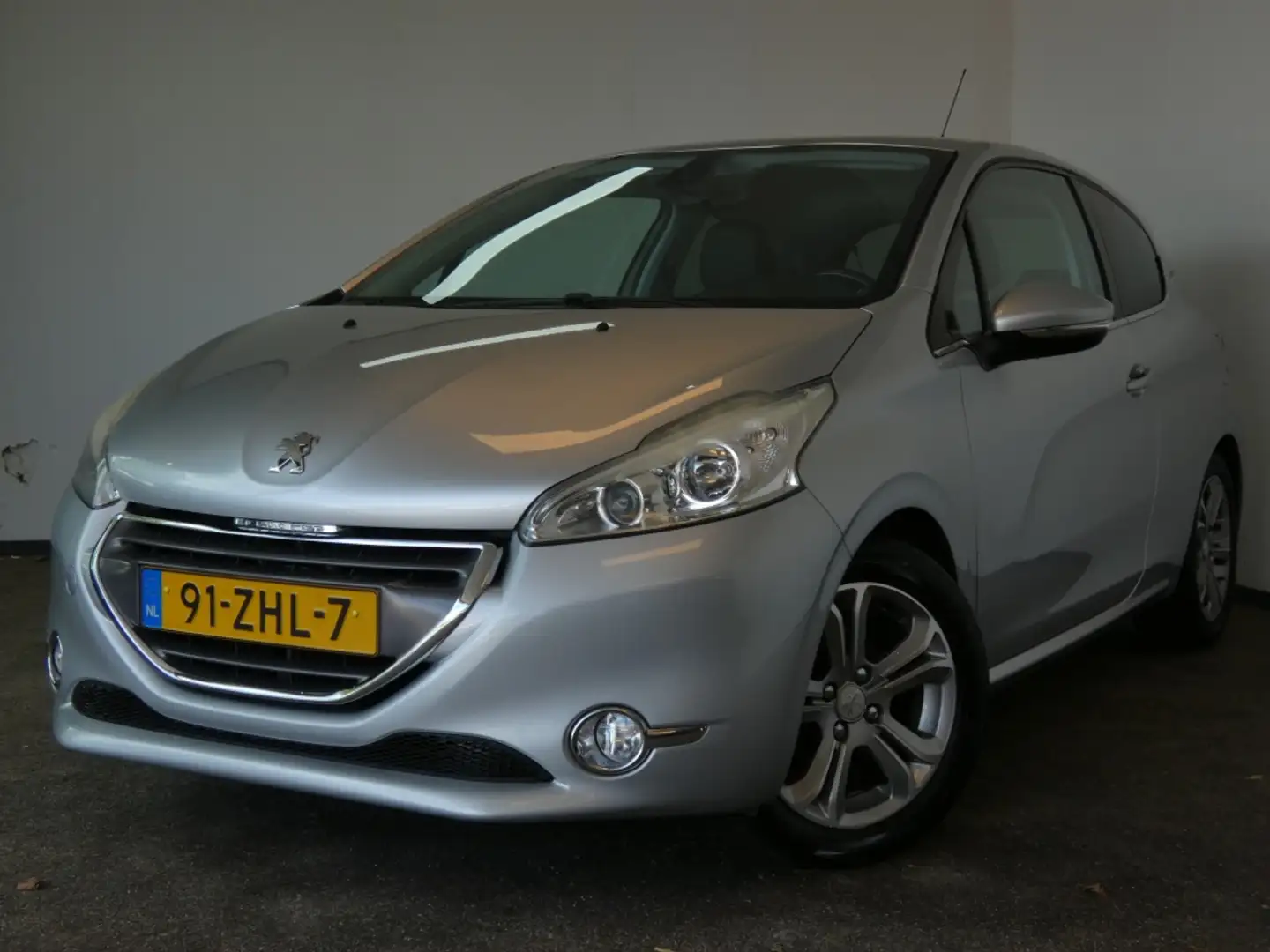 Peugeot 208 1.6 VTi Allure Grijs - 1
