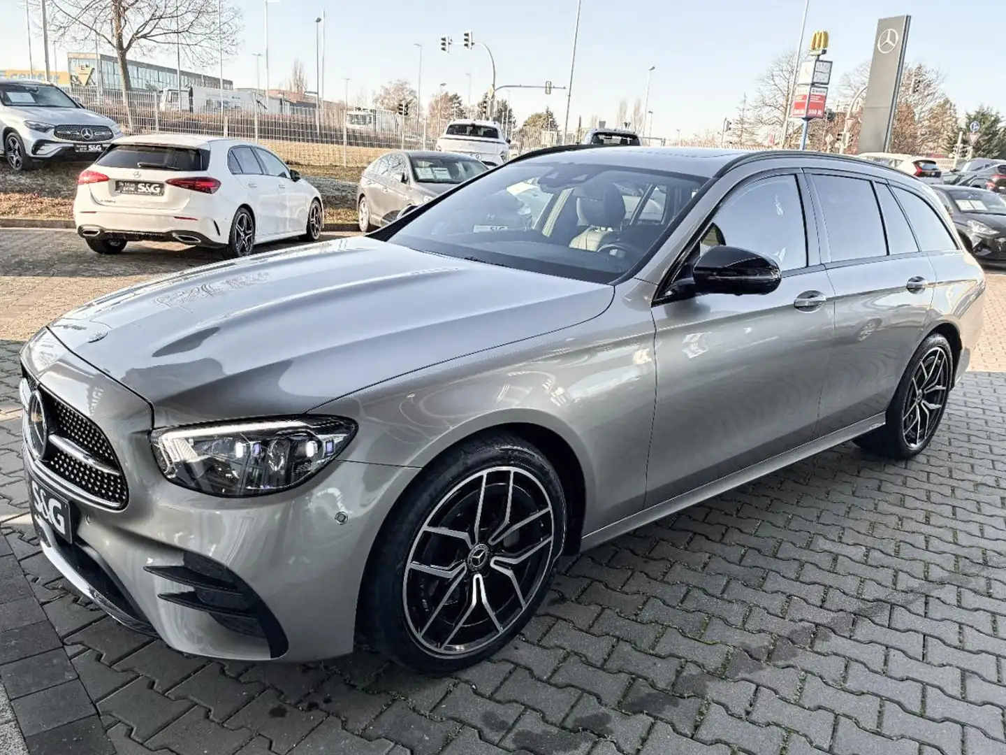 Mercedes-Benz E 300 d 4M T AMG Silber - 1