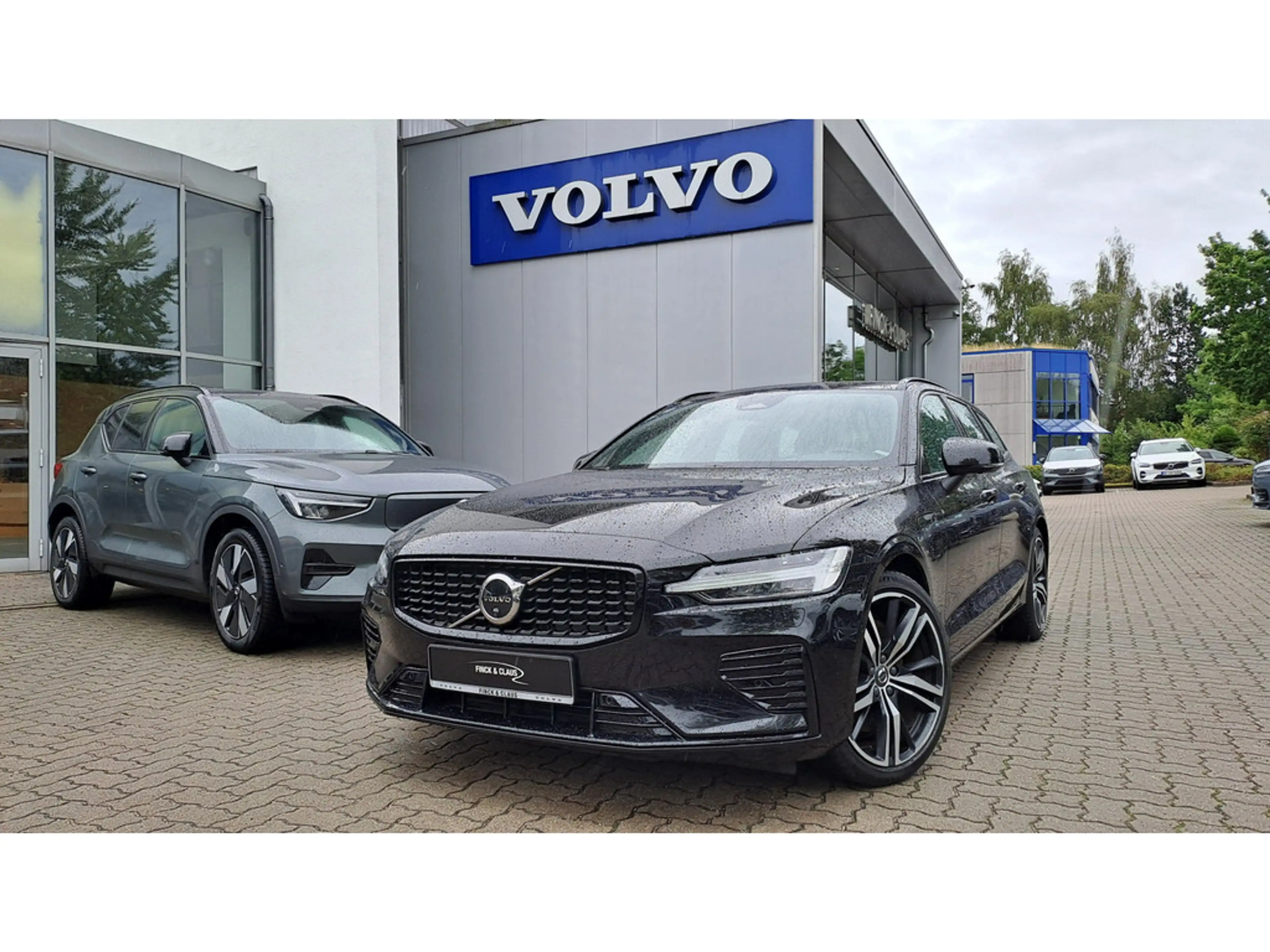 Volvo V60 T8 Plus Dark ACC 360° PANO STANDHZ AHK