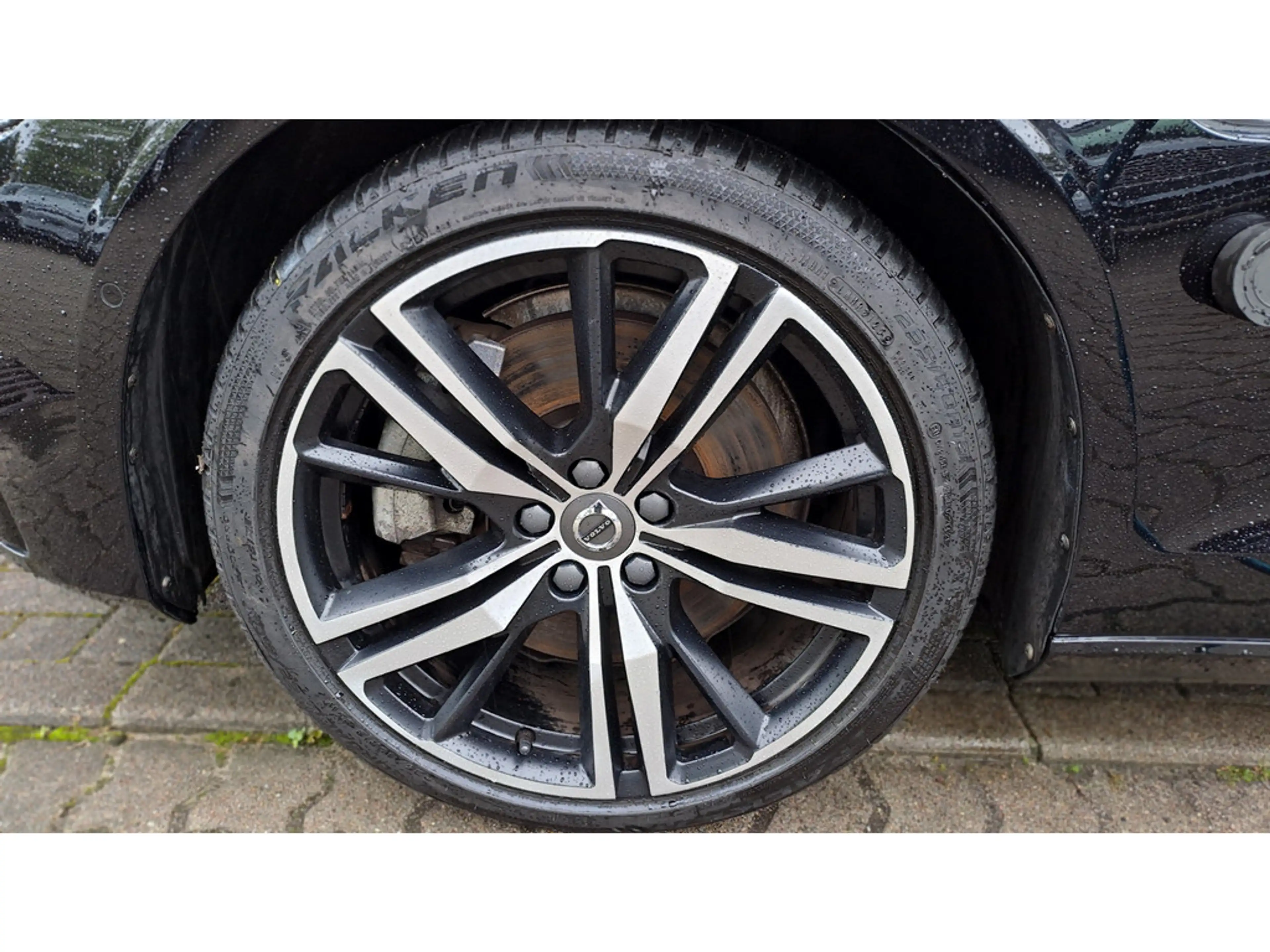 Volvo V60 T8 Plus Dark ACC 360° PANO STANDHZ AHK — photo 3
