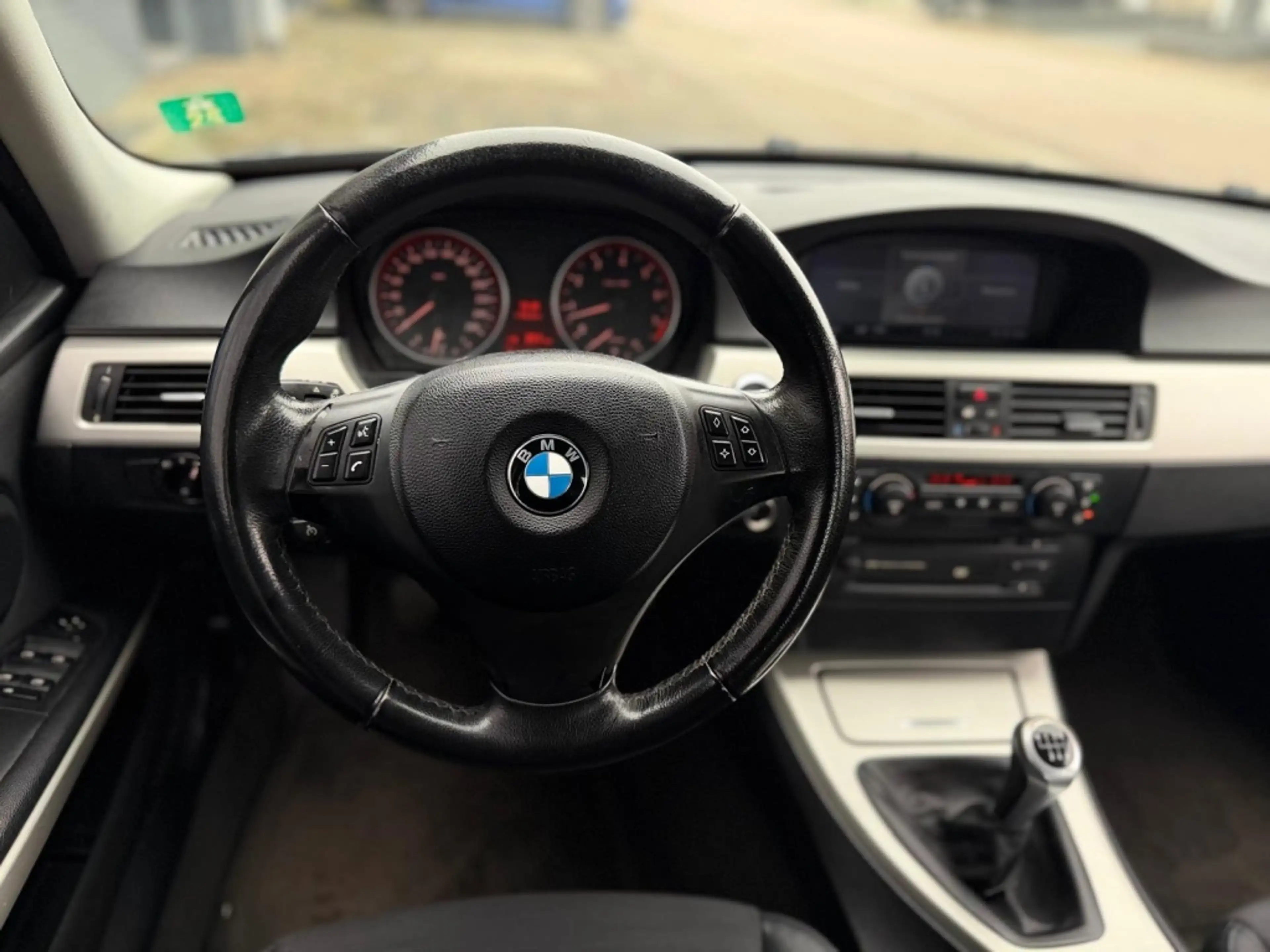 BMW 325 3 Limousine i — photo 14