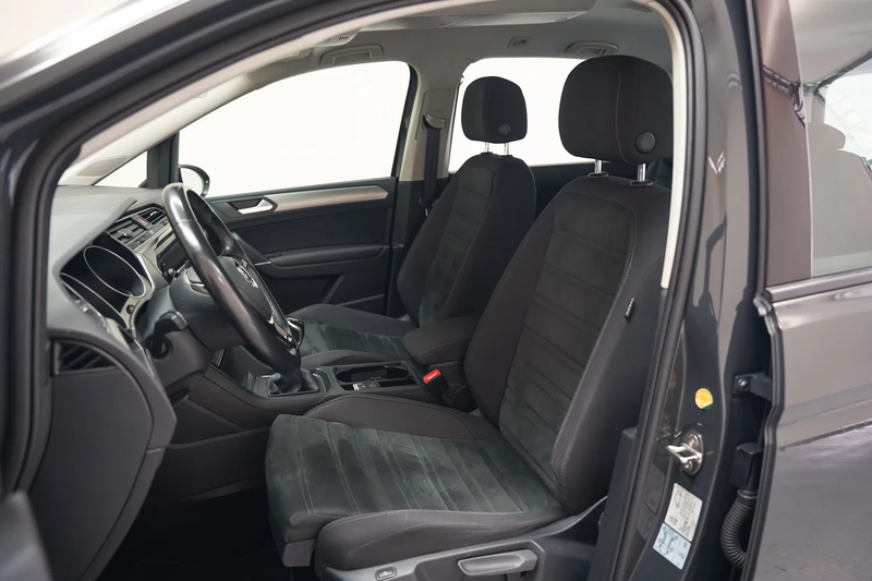 Volkswagen Touran 1.5 TSI Highline Business [ Adapt.cruise Camera Na — photo 10