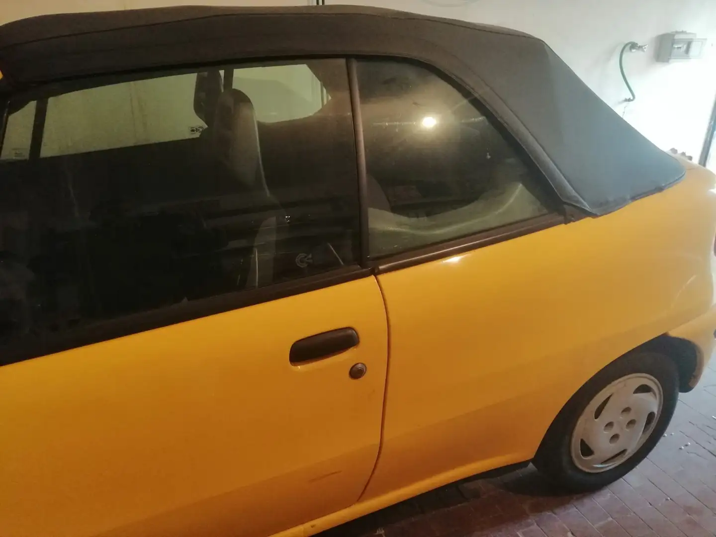 Fiat Punto Punto Cabrio 1.2 S Желтый - 1