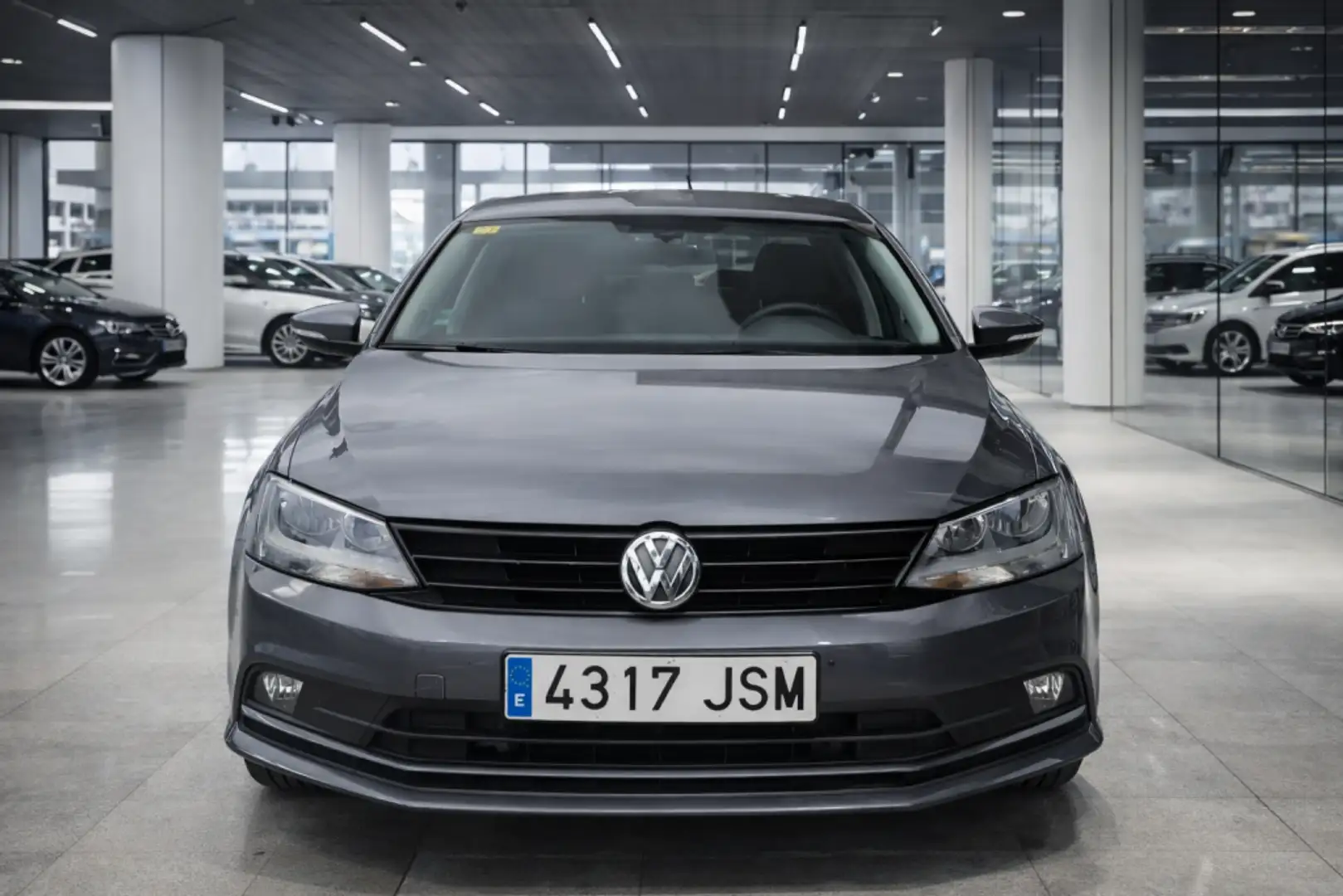Volkswagen Jetta 2.0TDI BMT Advance 110 Gris - 1