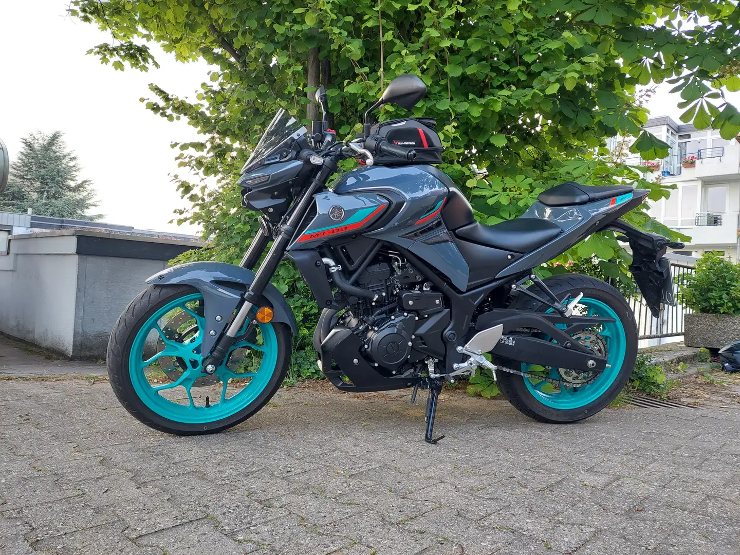 Yamaha MT-03 Grau - 1