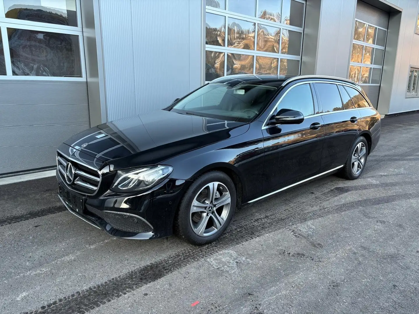Mercedes-Benz E 220 d T Austria Edition Aut. Austria Edition, Mod.2019 Schwarz - 2