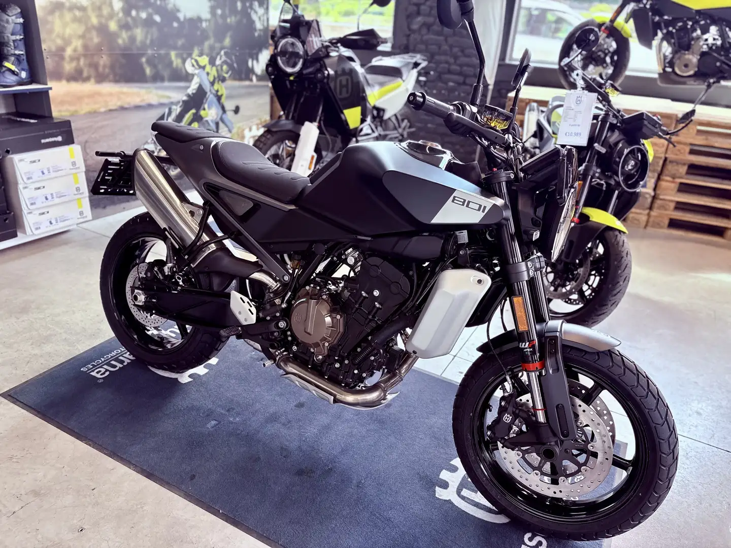 Husqvarna Svartpilen 801 - neuve Promo !! Gris - 1