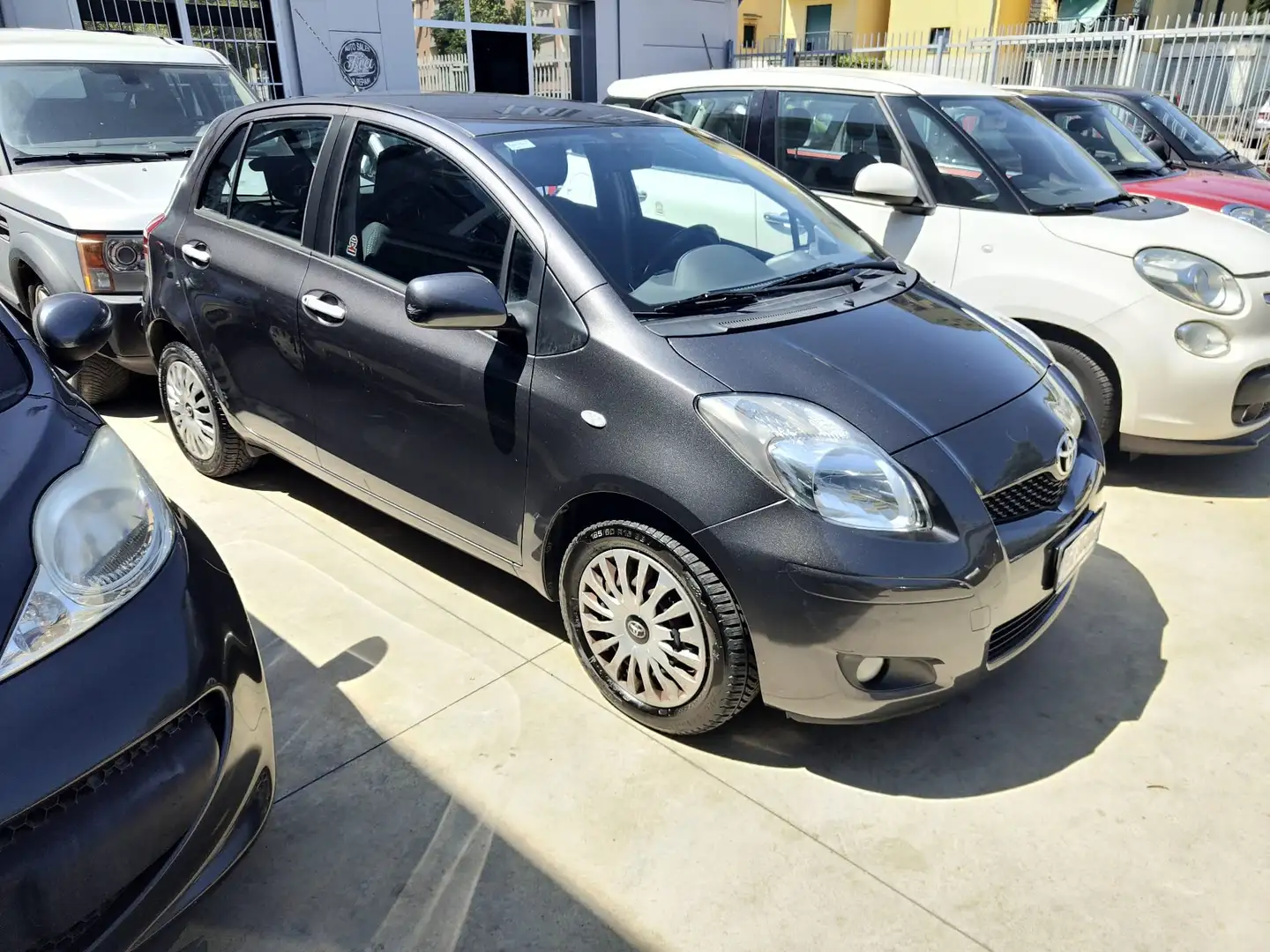 Toyota Yaris Yaris II 2005 5p 1.3 dual Sol my10 Grigio - 1