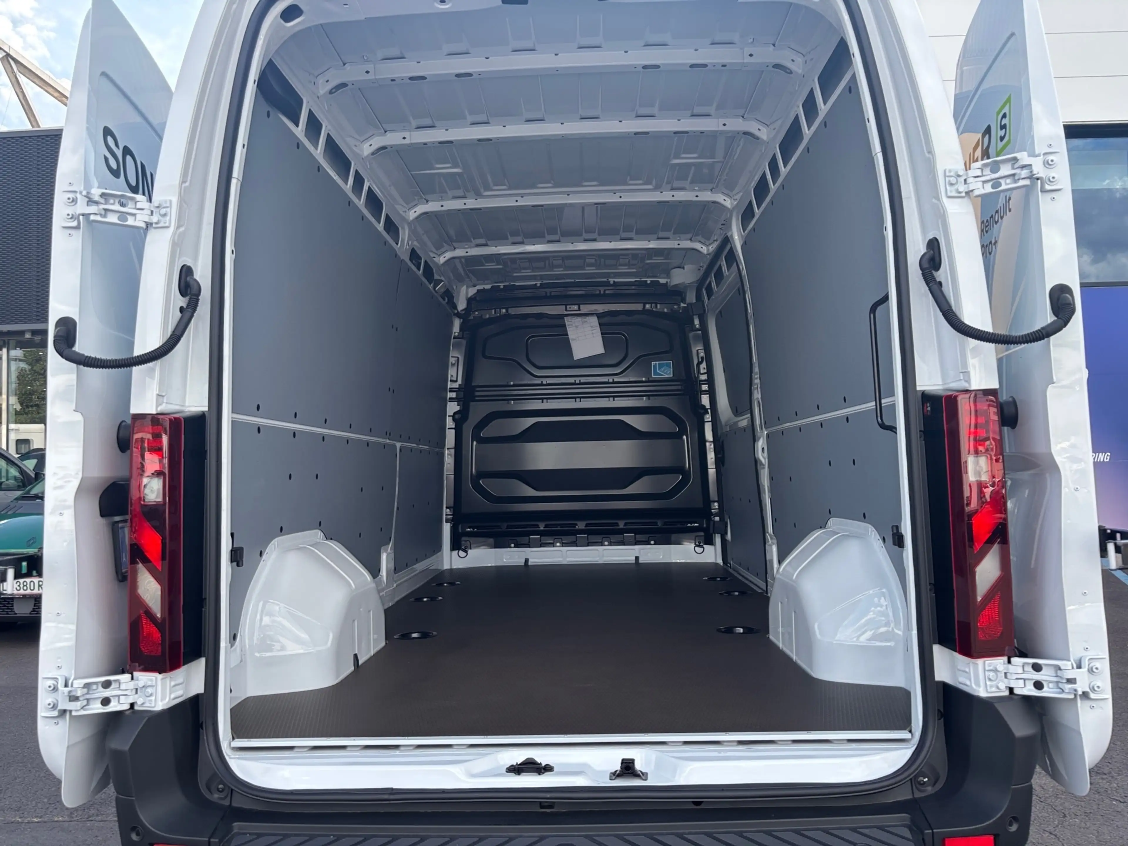 Renault Master MASTER E-Tech Electric Kastenwagen L3H2 3,5t EV87 — photo 11