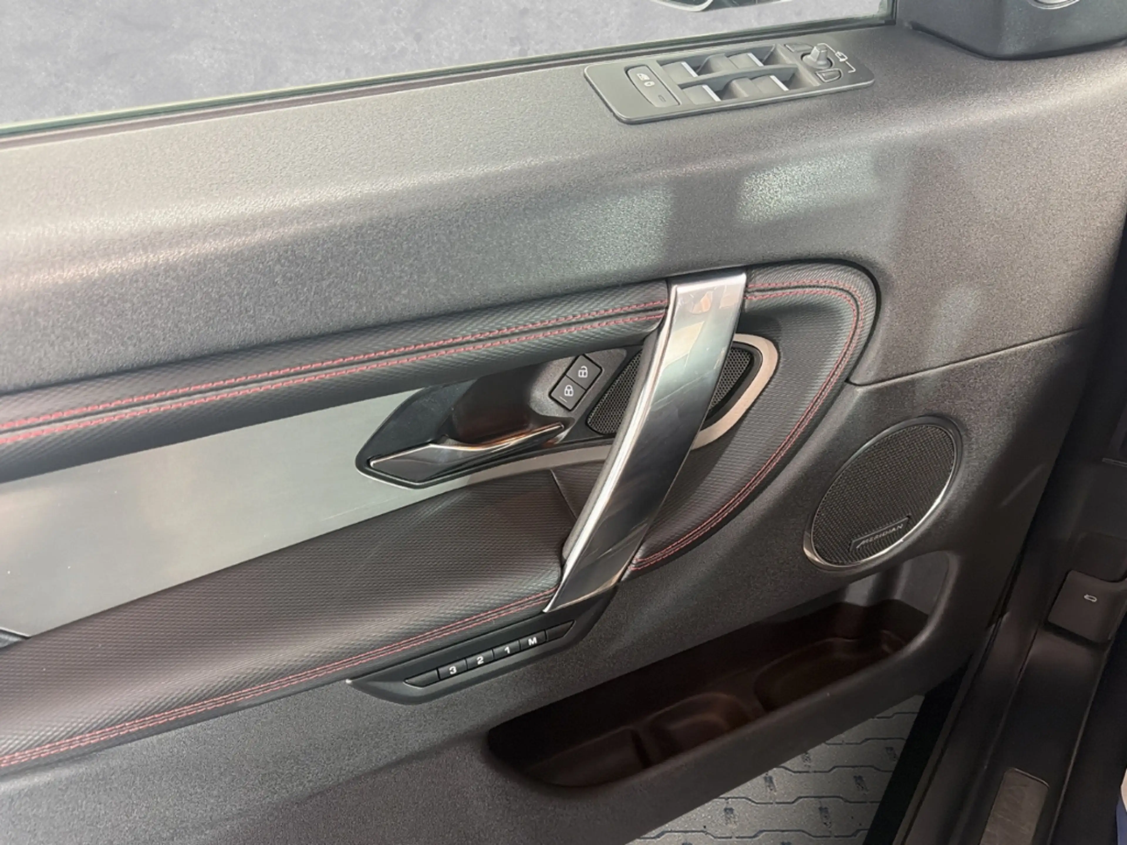 Land Rover Discovery Sport R-Dynamic AWD Disco. D200 R-Dyn. SE — photo 13
