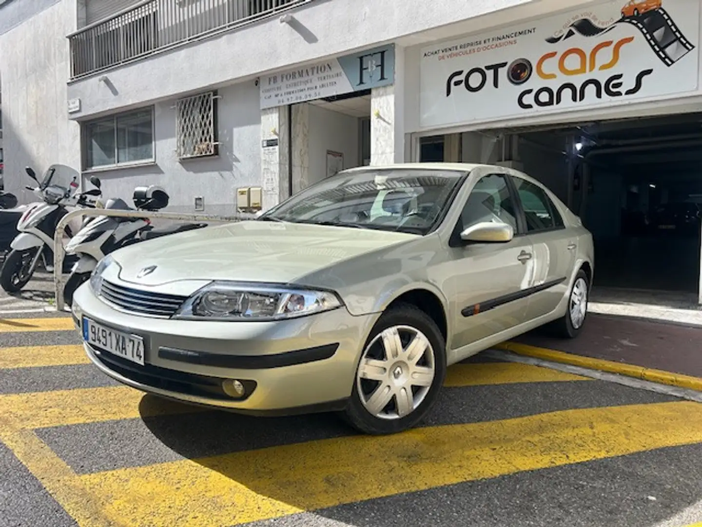Renault Laguna 1.6 16V 110CH EXPRESSION Beige - 1