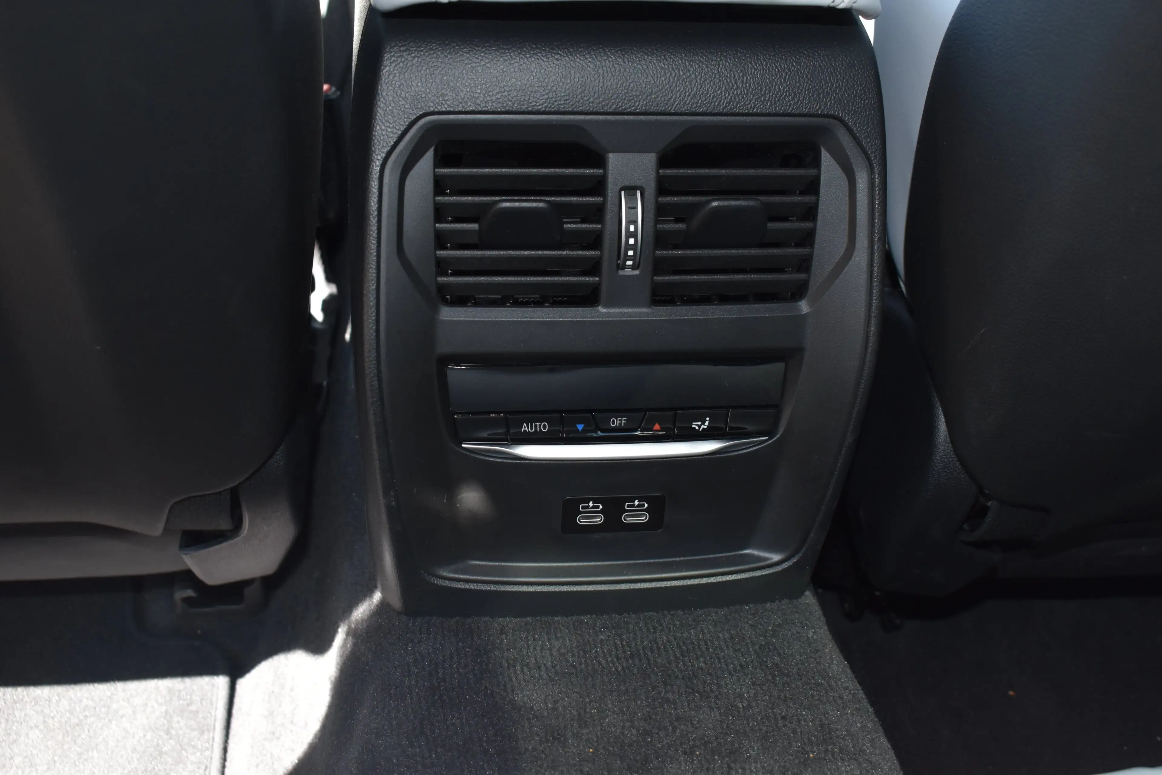 BMW M3 Competition xDrive Competition Individual M Driver — photo 9