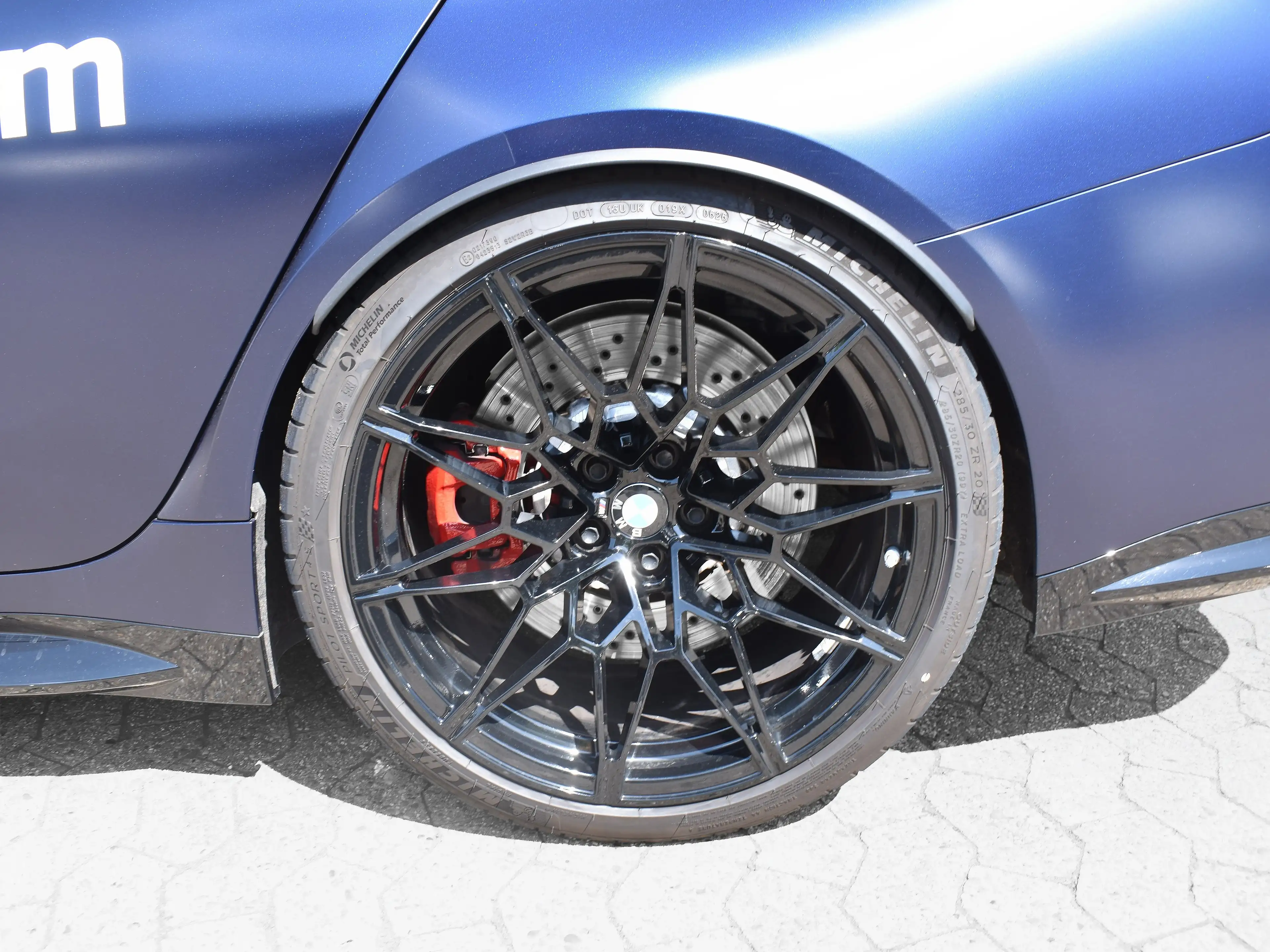 BMW M3 Competition xDrive Competition Individual M Driver — photo 4