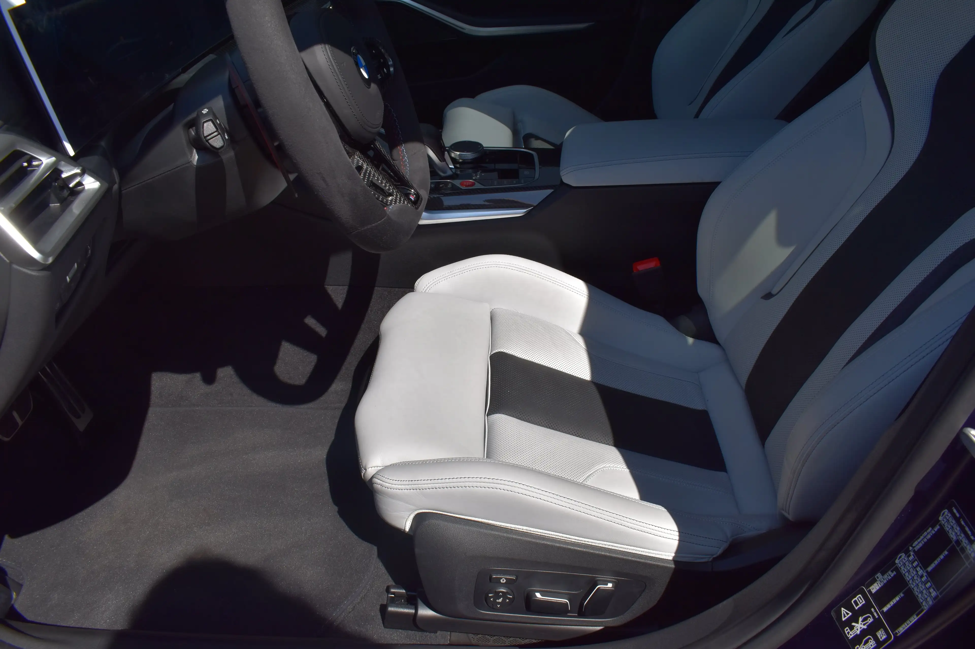 BMW M3 Competition xDrive Competition Individual M Driver — photo 11