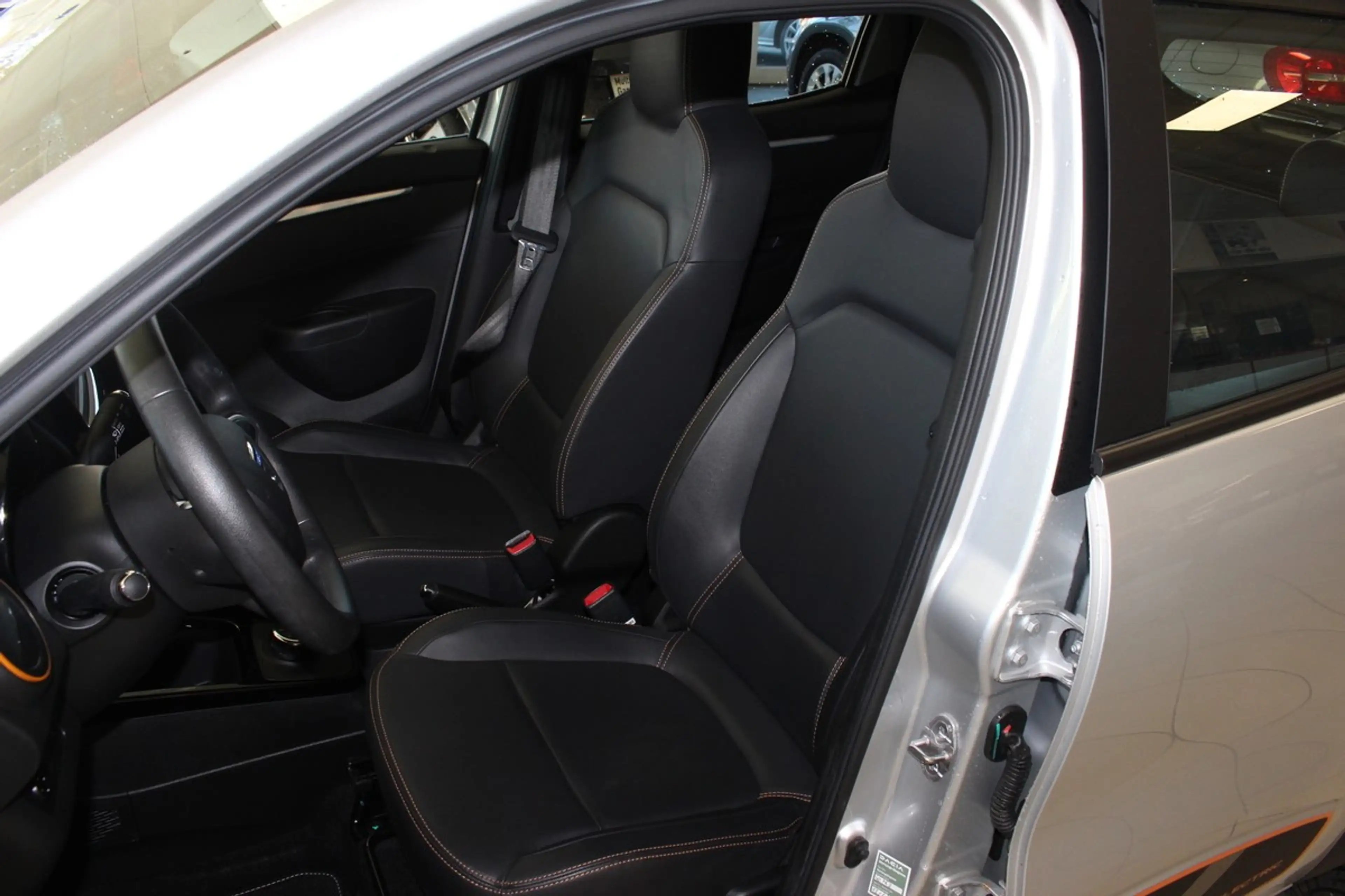 Dacia Spring Electric 45 Essential.NAVI.LEDER — photo 9