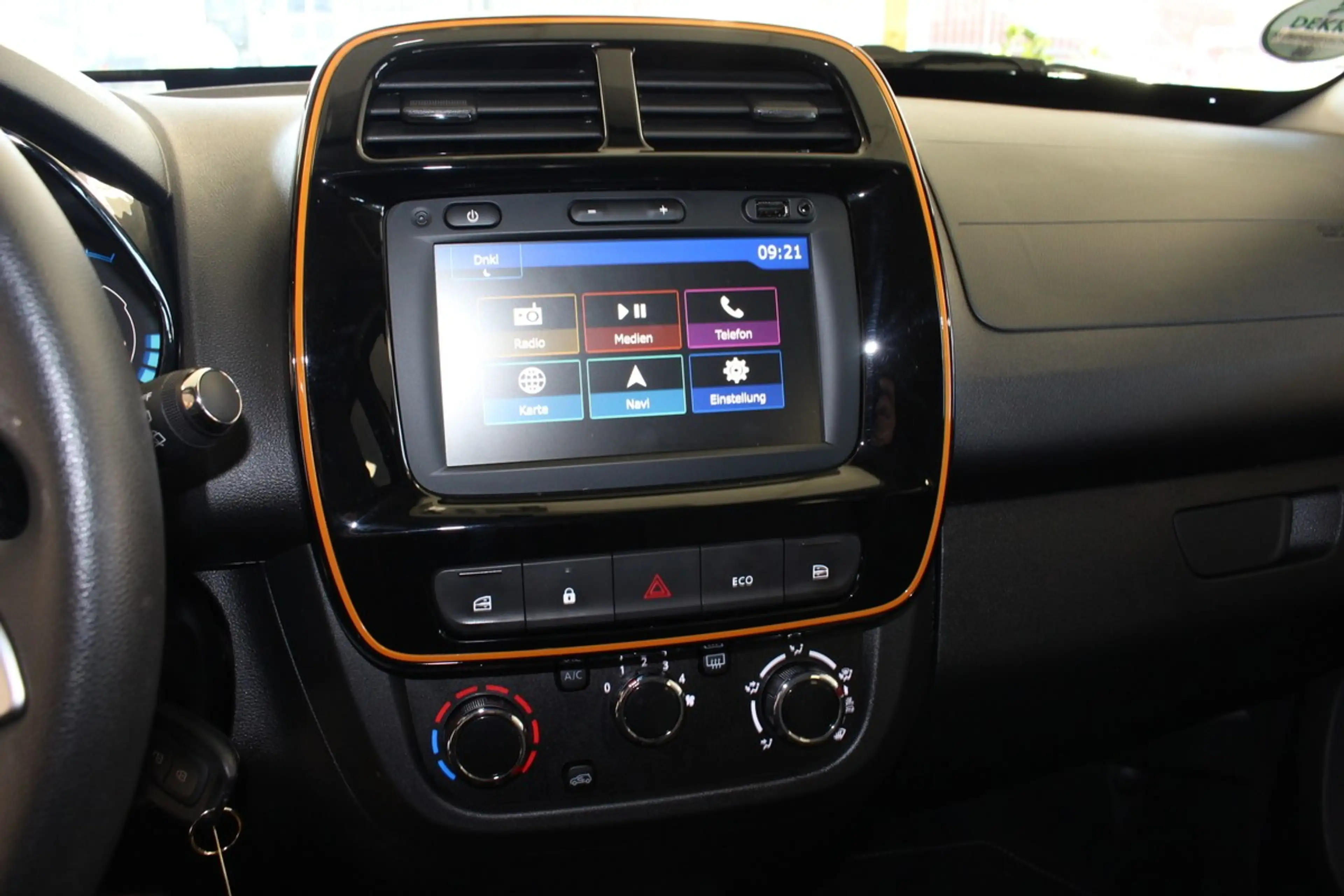 Dacia Spring Electric 45 Essential.NAVI.LEDER — photo 11