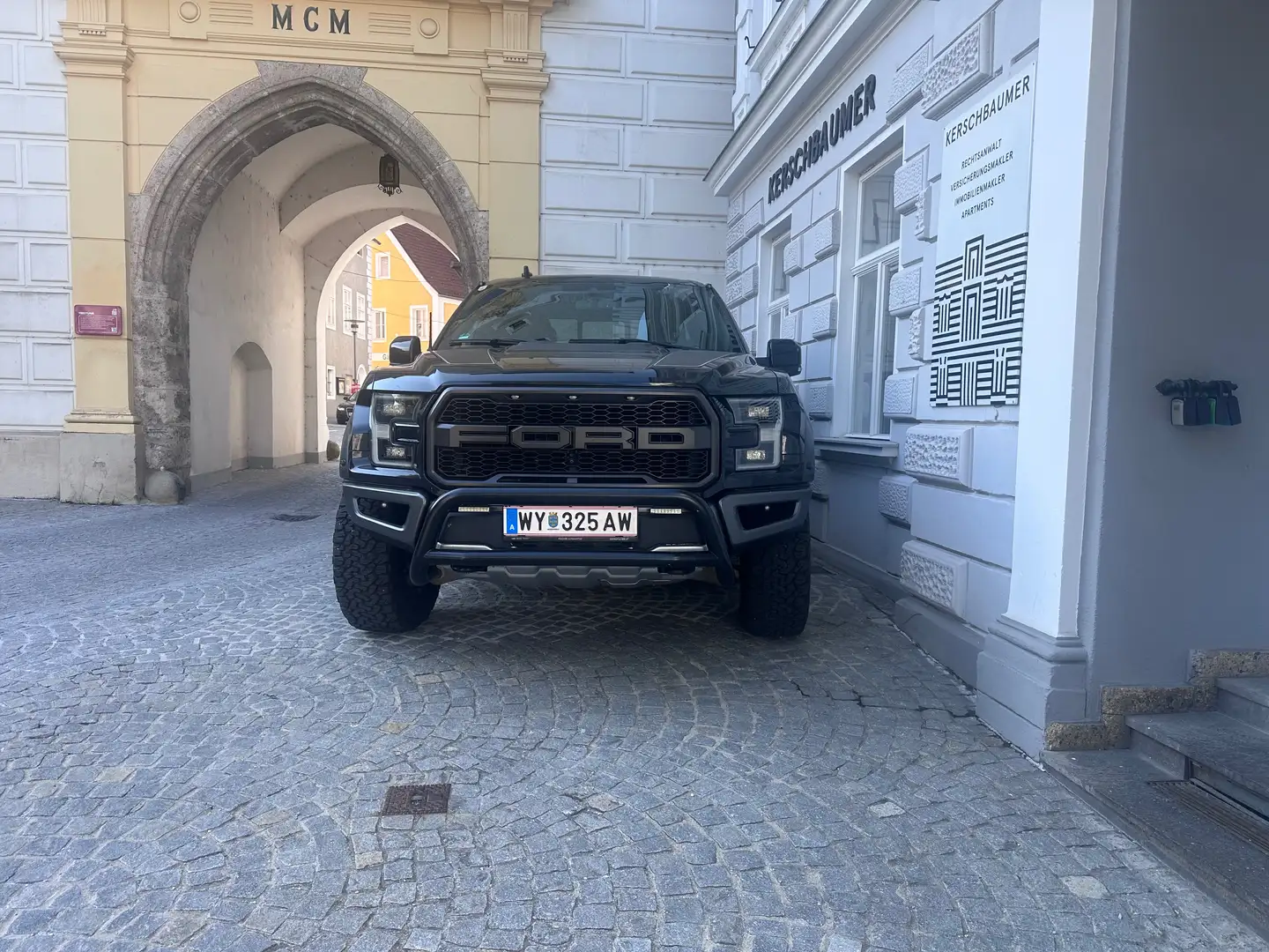 Ford F-150 Raptor Schwarz - 2