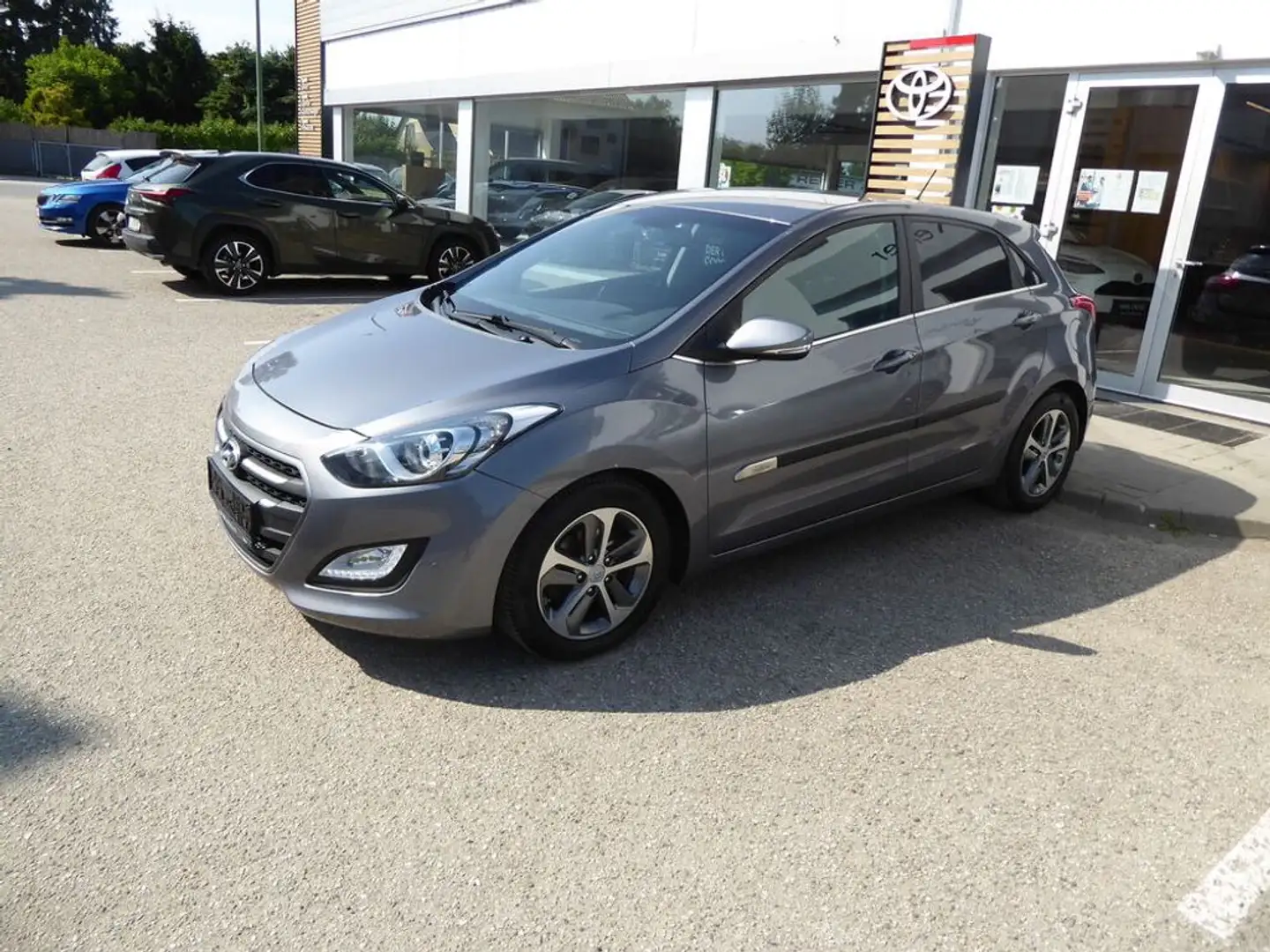 Hyundai i30 1,6 CRDi Aut. Grau - 2
