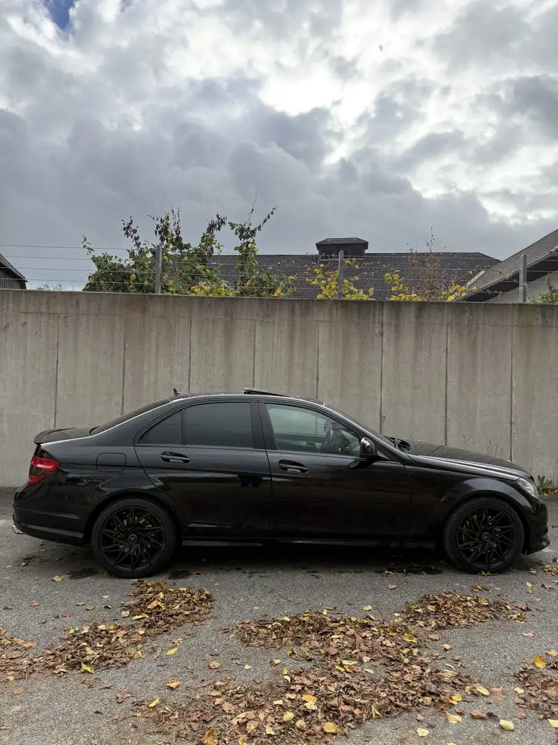 Mercedes-Benz 320 W204 Schwarz - 1