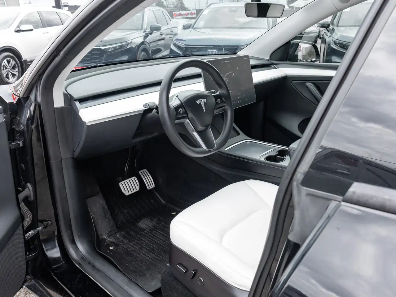 Tesla Model Y снимка Tesla Model Y