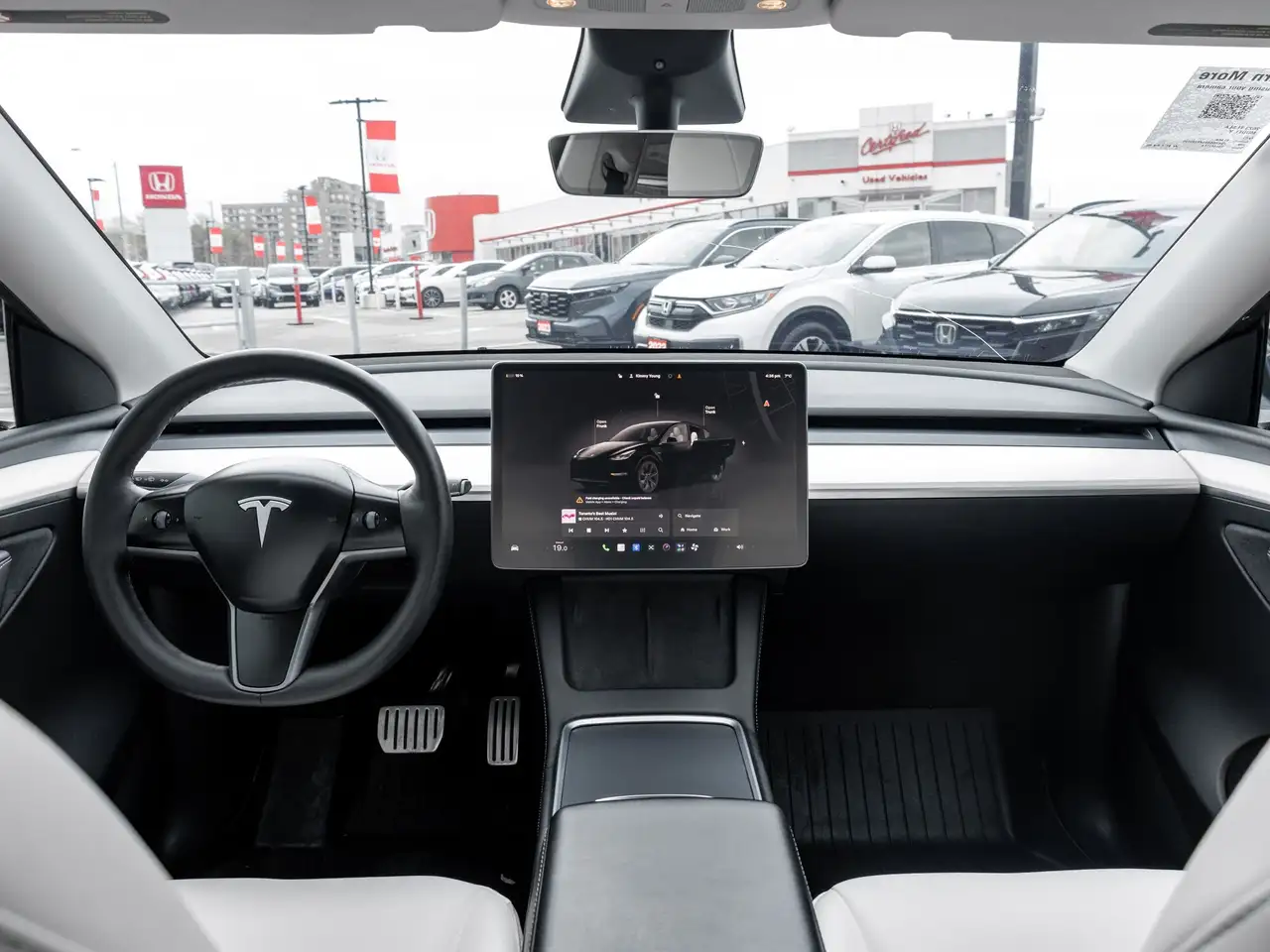 Tesla Model Y снимка Tesla Model Y