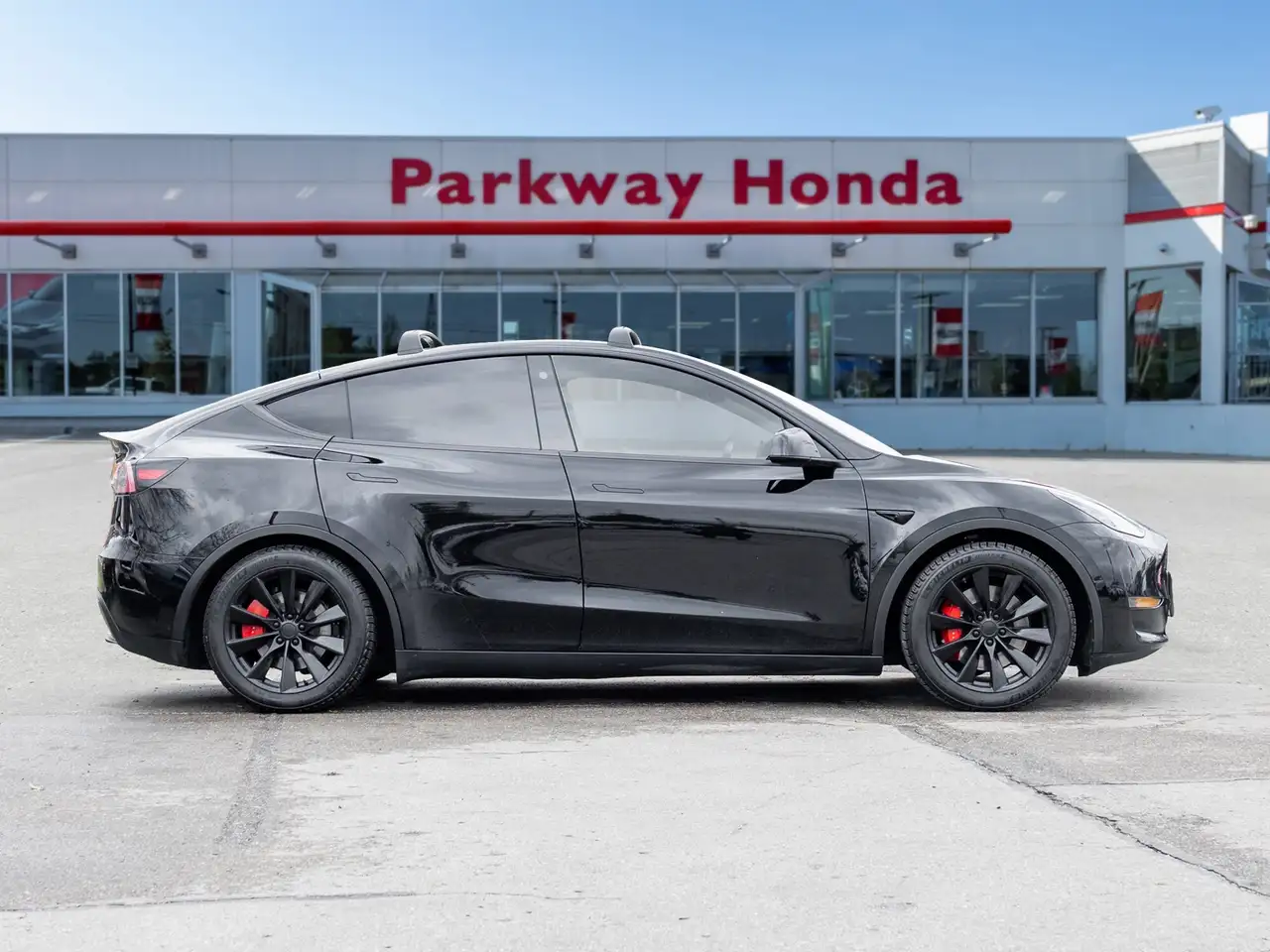 Tesla Model Y снимка Tesla Model Y