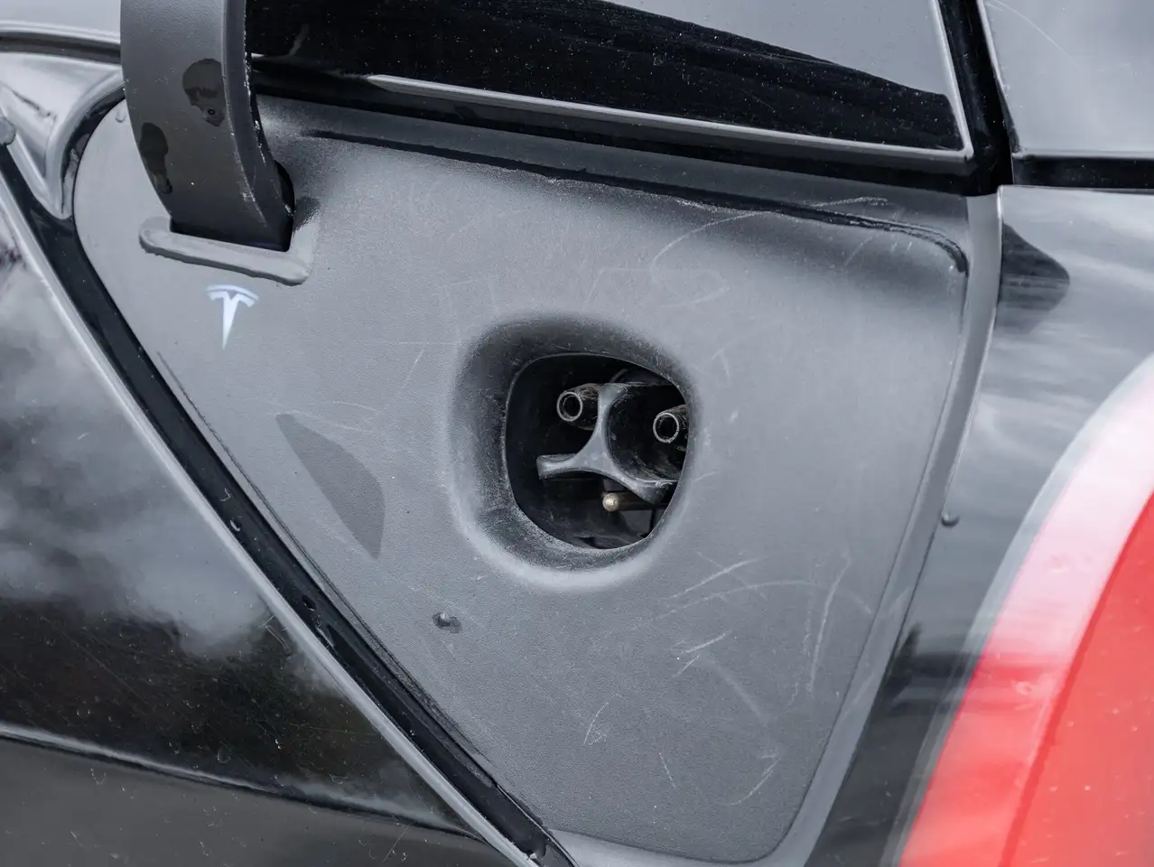 Tesla Model Y снимка Tesla Model Y