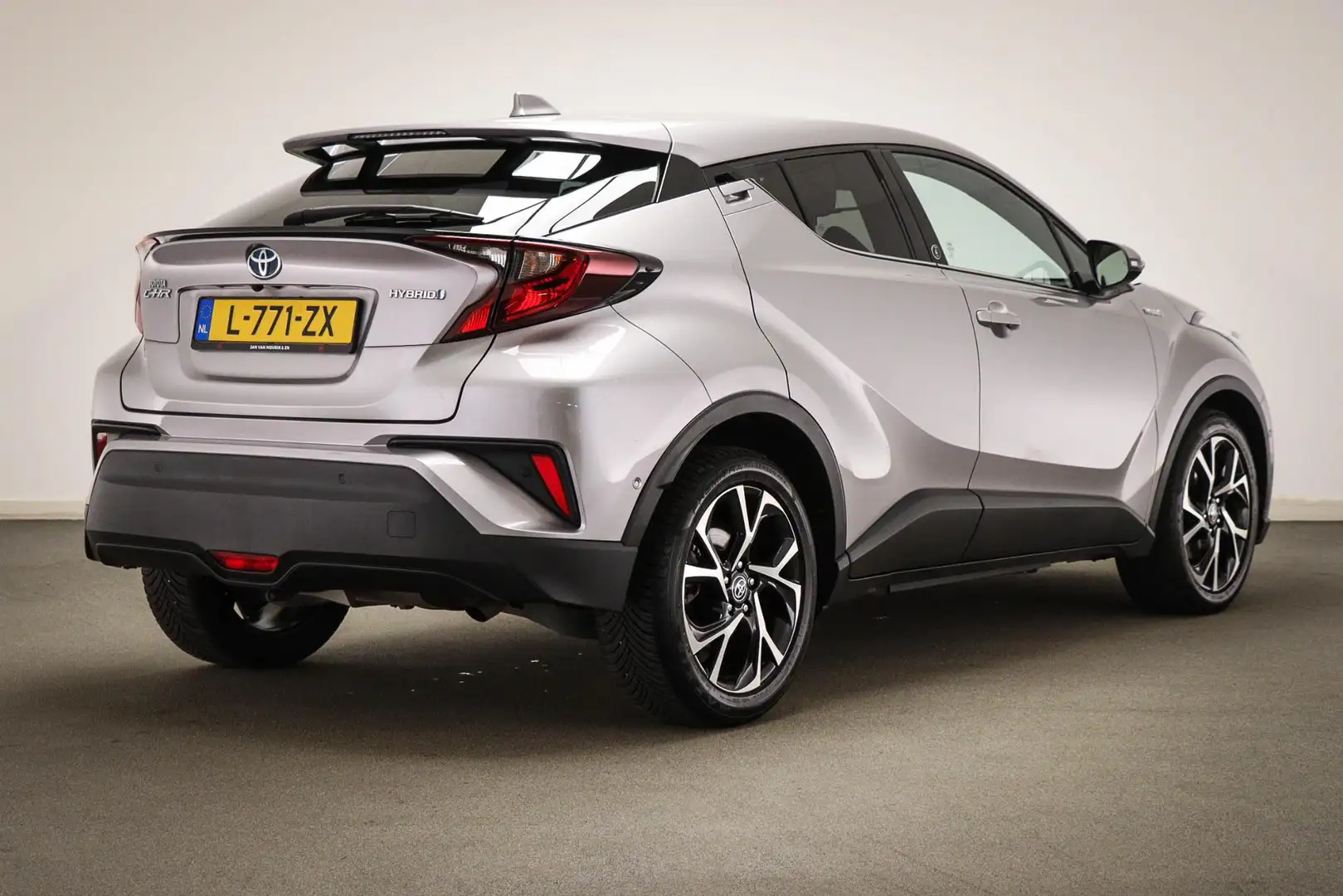 Toyota C-HR 1.8 Hybrid First Edition | STUURVERWARMING | DAB | Grijs - 2
