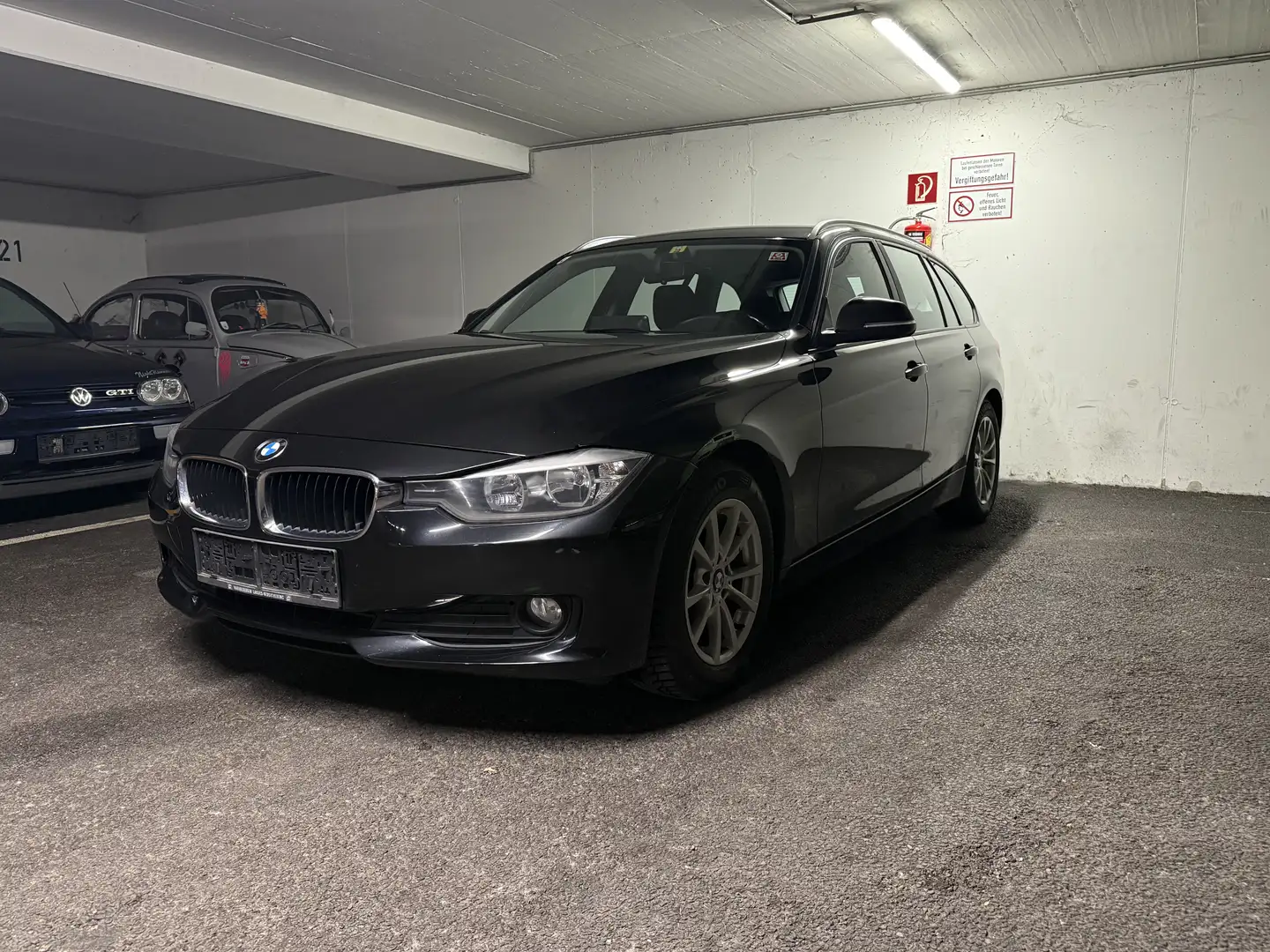 BMW 318 318d Touring Aut. Schwarz - 1