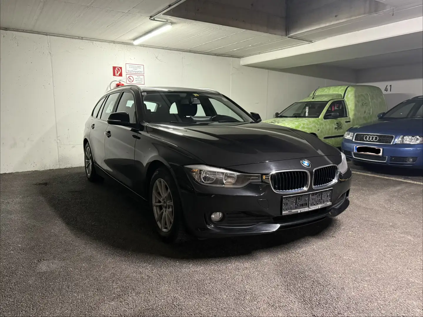 BMW 318 318d Touring Aut. Schwarz - 2