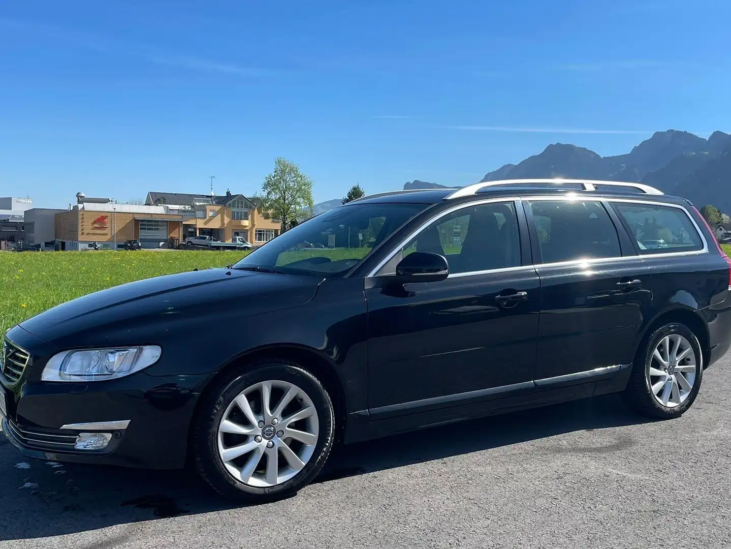 Volvo V70 V70 D4 Summum Geartronic Schwarz - 2