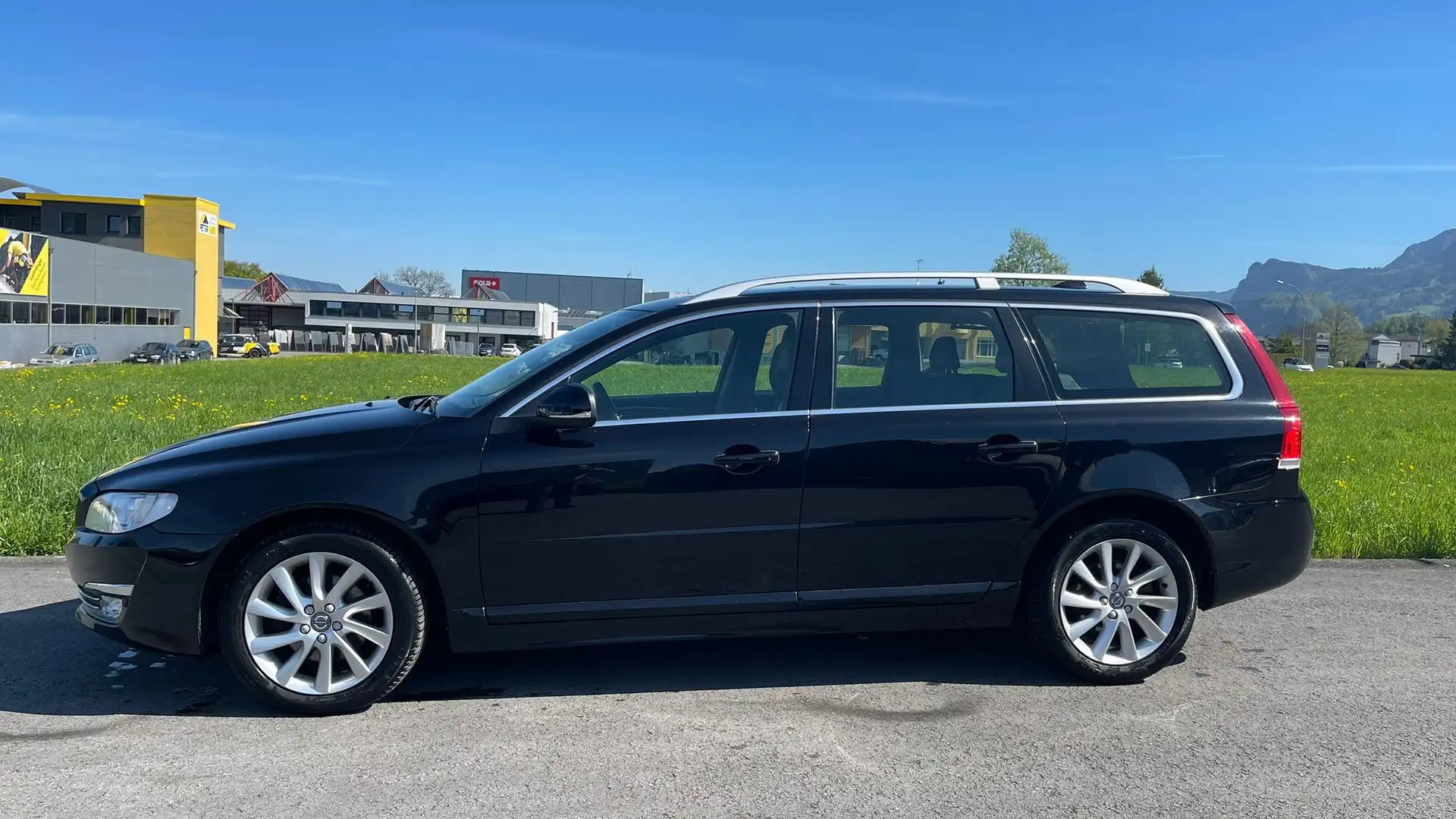 Volvo V70 V70 D4 Summum Geartronic Schwarz - 1