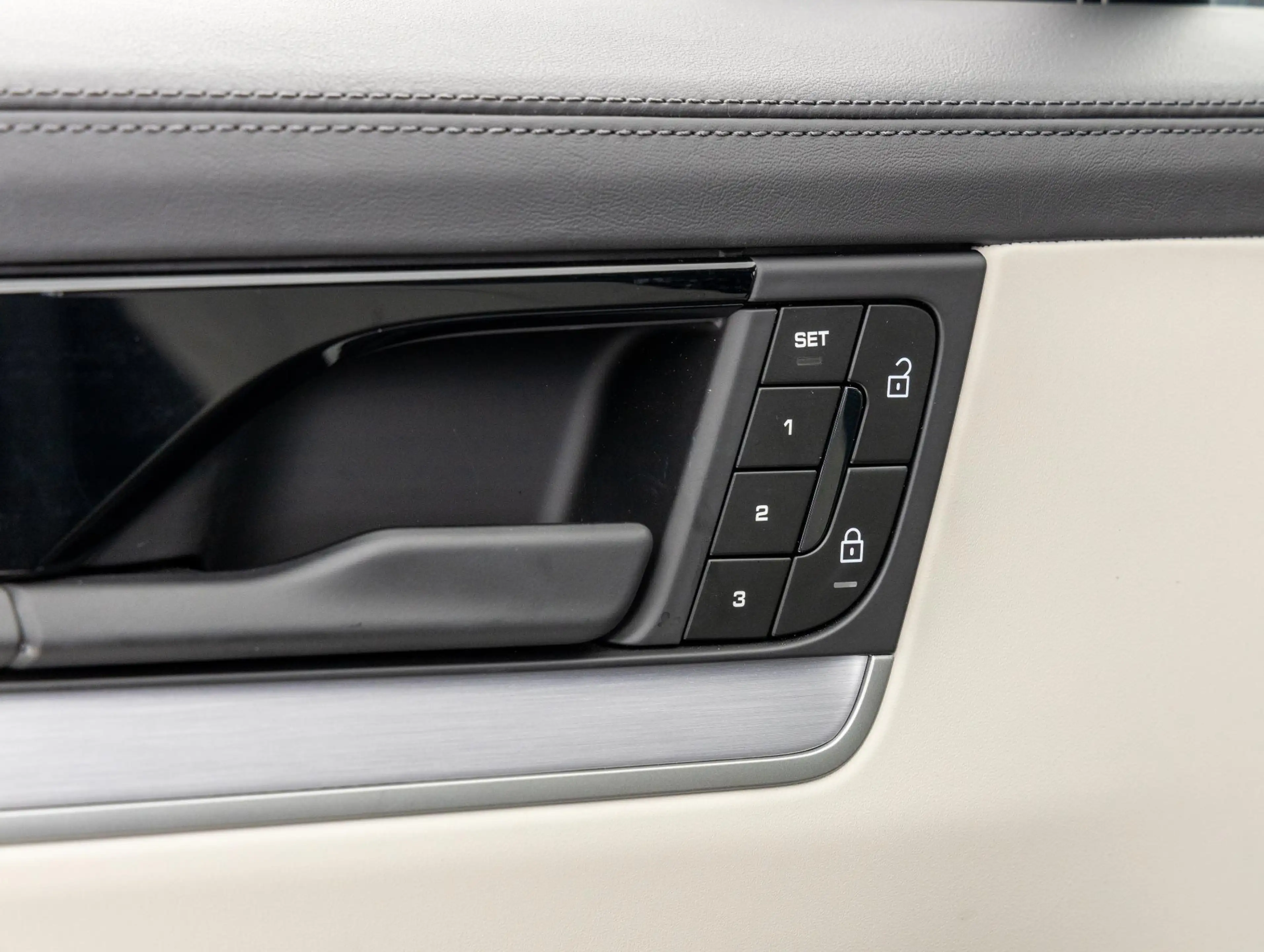 Porsche Cayenne E-Hybrid — photo 34
