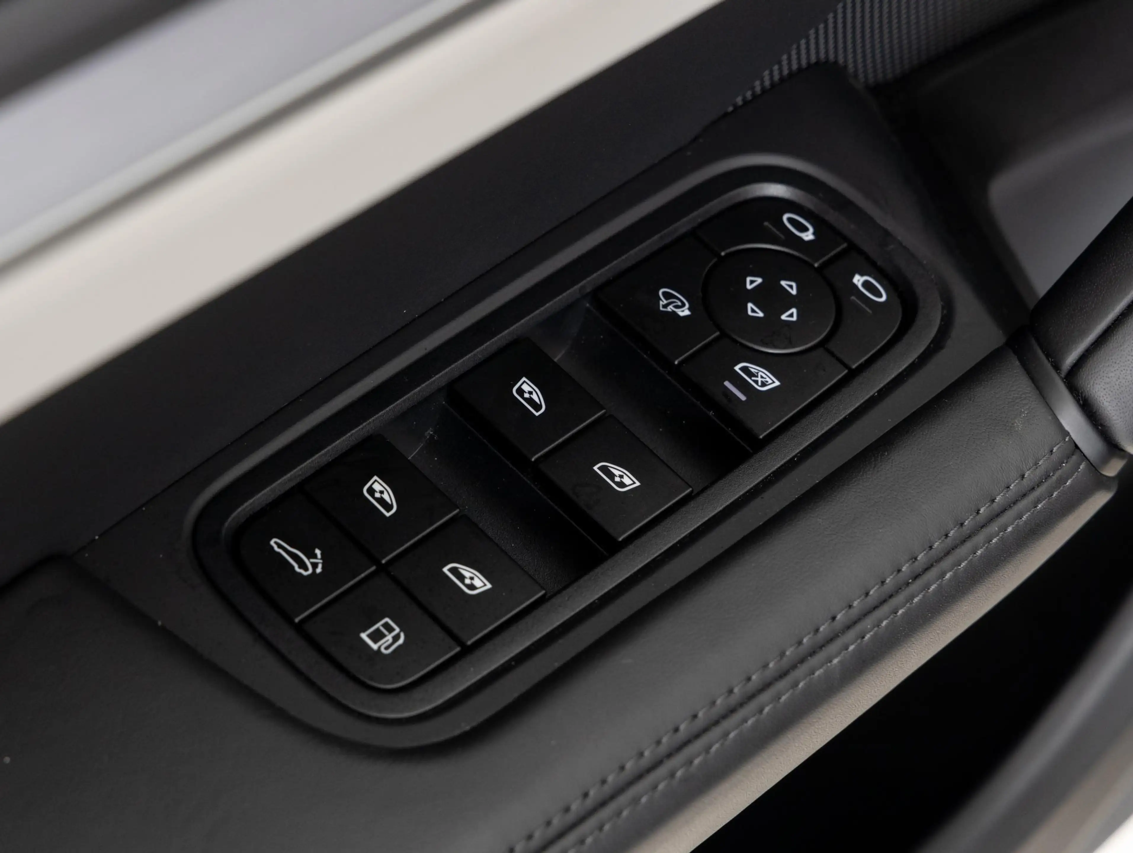 Porsche Cayenne E-Hybrid — photo 35
