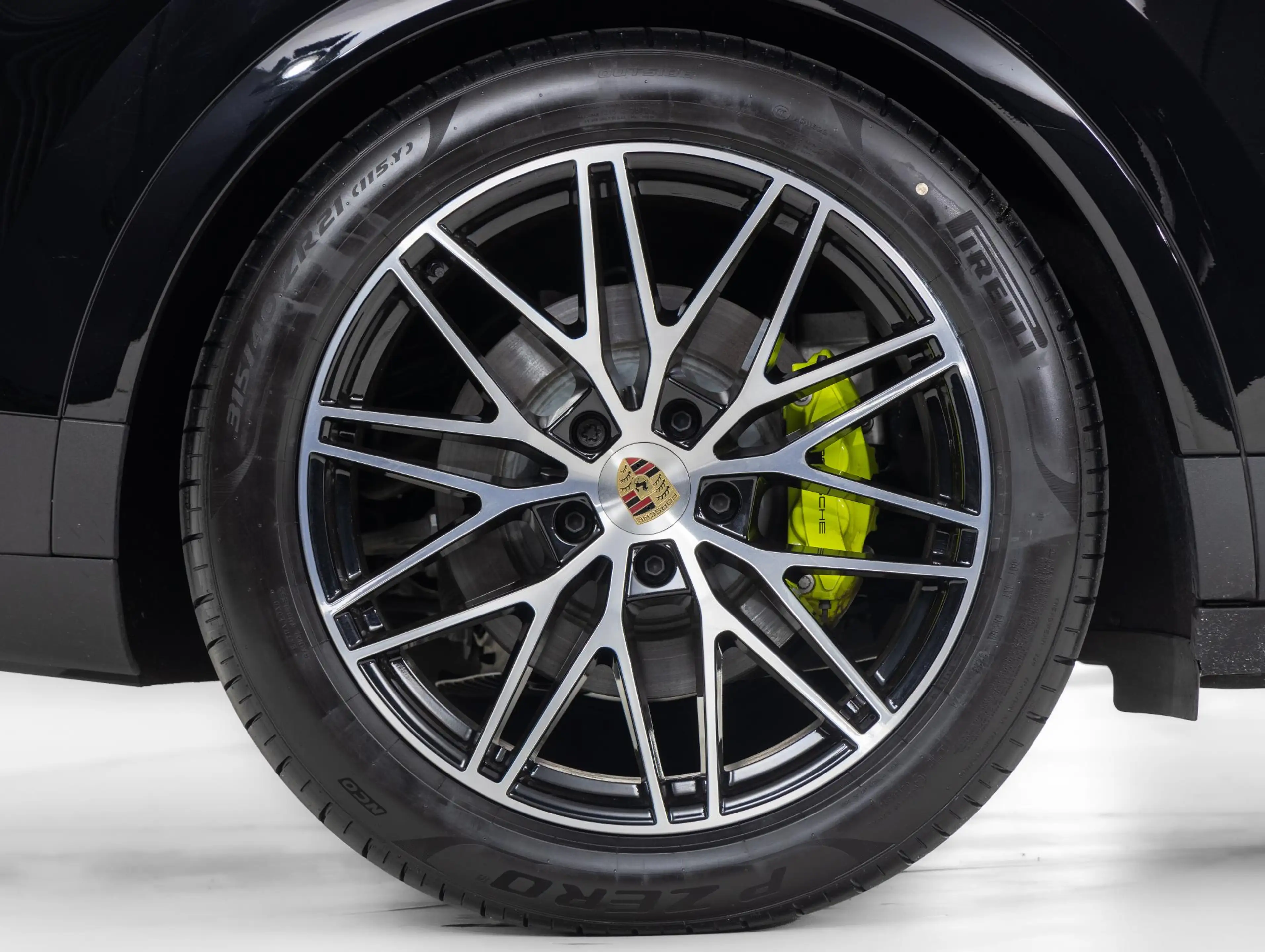 Porsche Cayenne E-Hybrid — photo 19