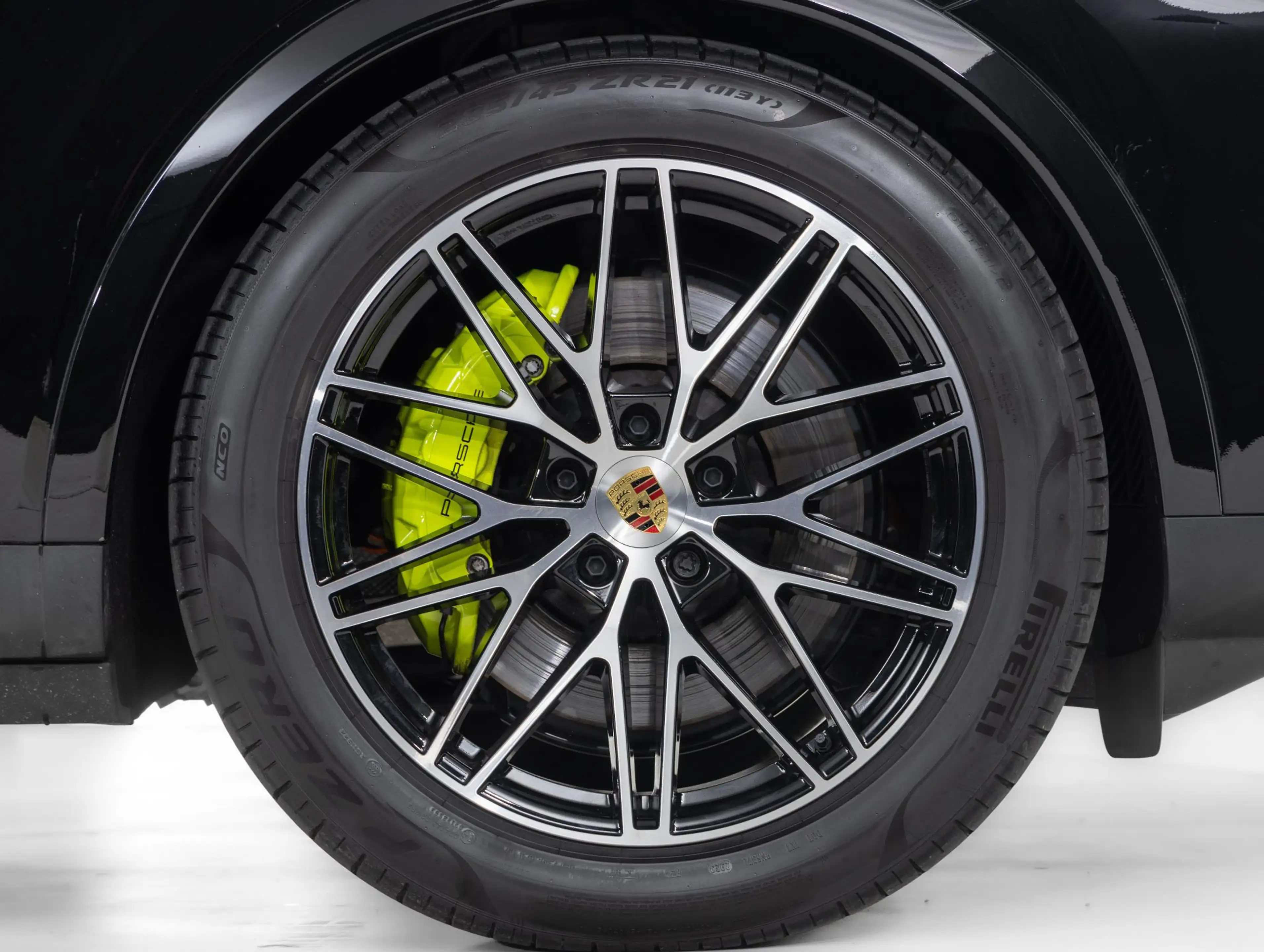 Porsche Cayenne E-Hybrid — photo 20