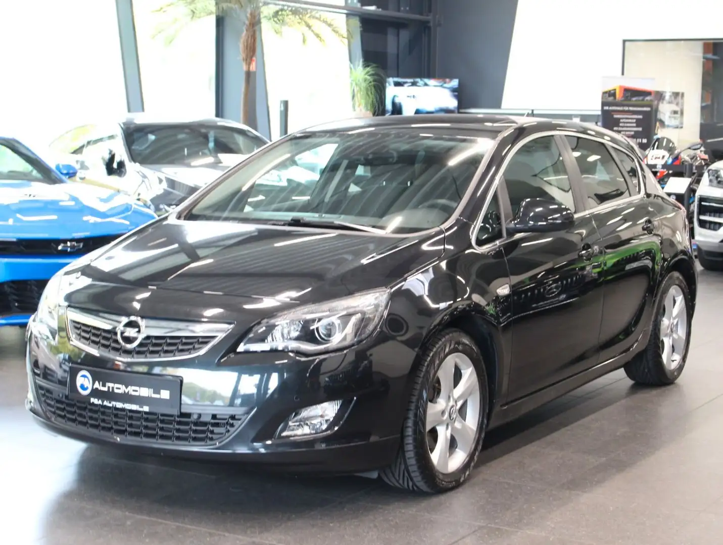 Opel Astra 1.6 Edition Sport*Navi*Bi-Xenon*PDC Schwarz - 1