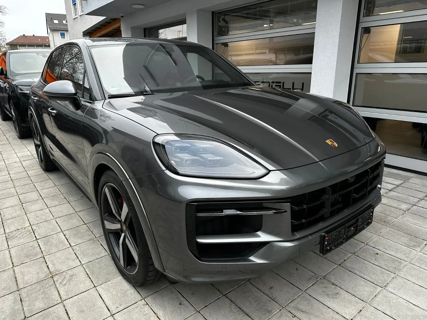 Porsche Cayenne 4.0 V8 GTS *HUD*PANO*2DISPLAY*HA-LENKUNG Grijs - 1