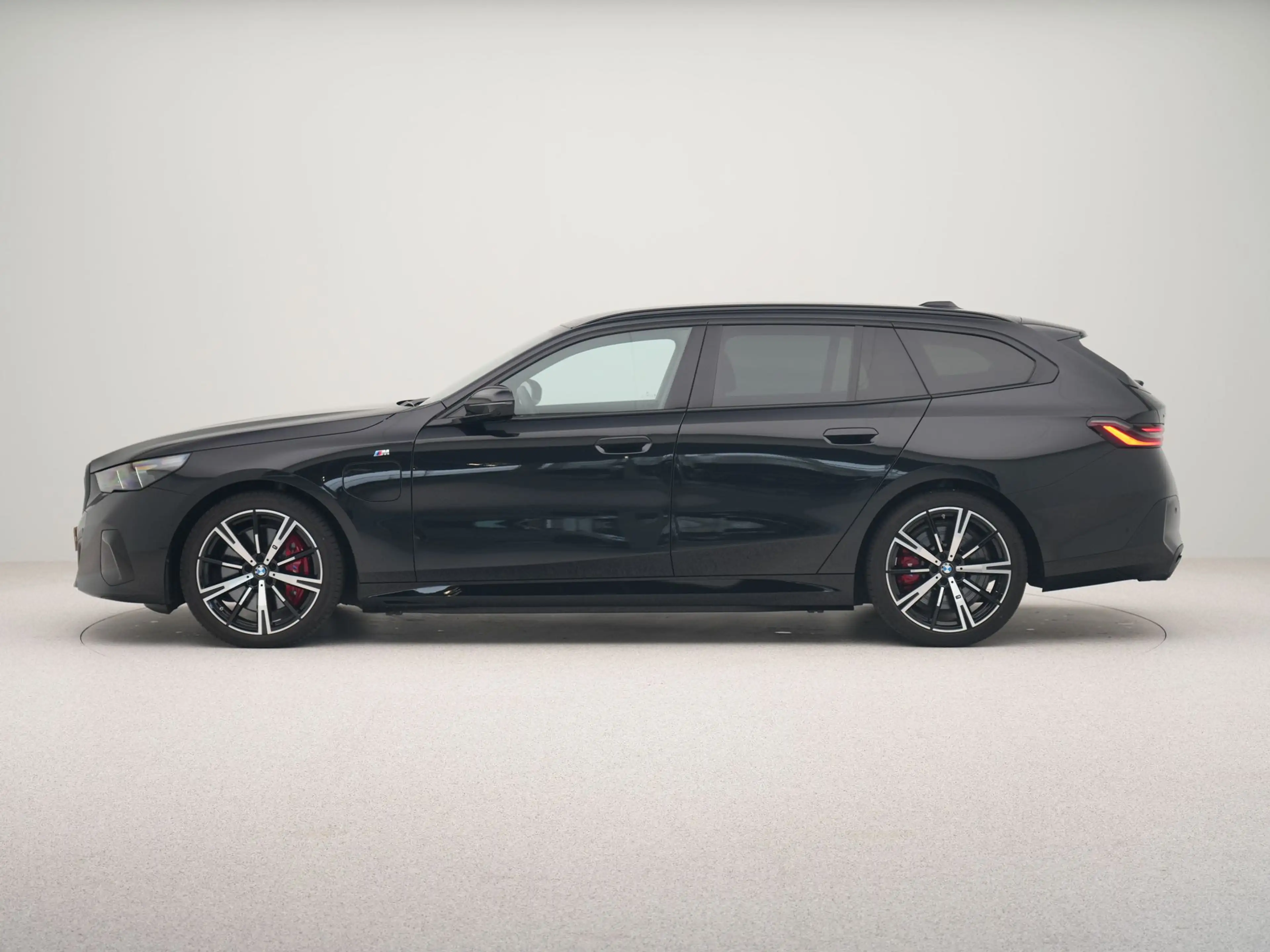 BMW 550 5 Serie 550e xDrive Touring M-Sport Pro — photo 12