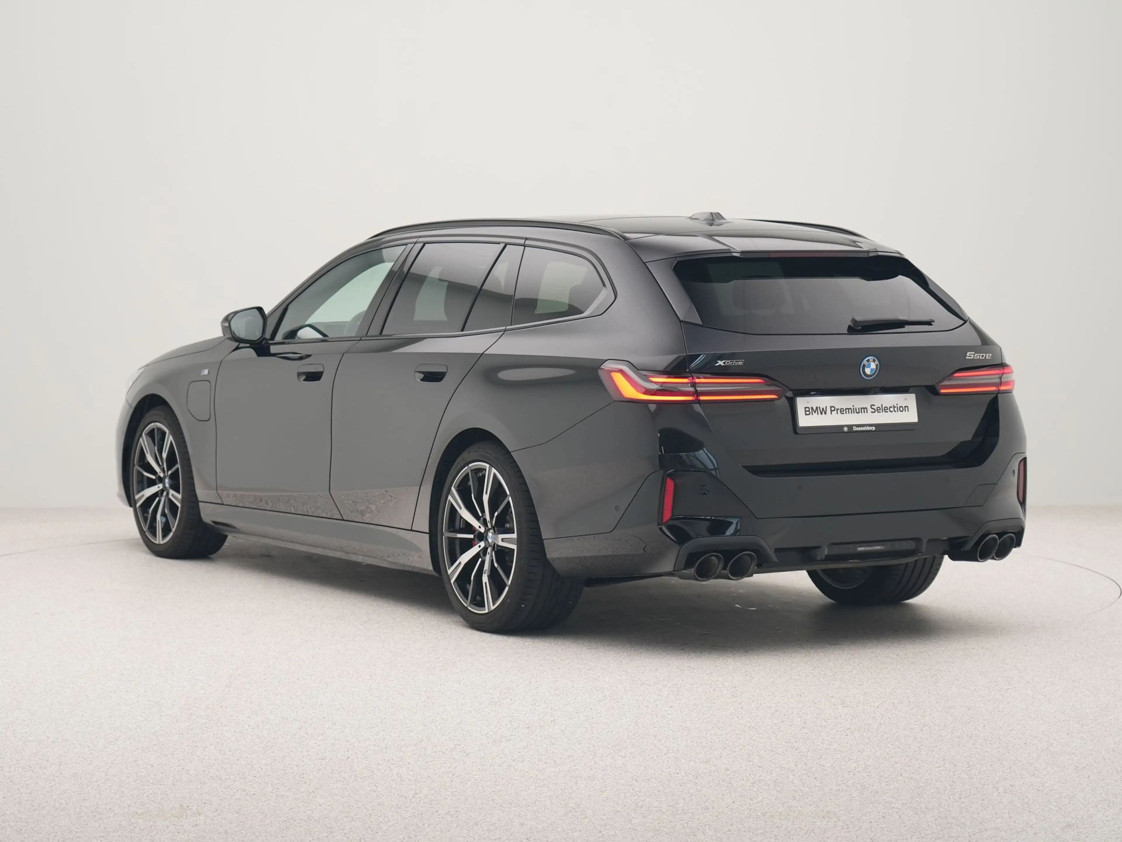 BMW 550 5 Serie 550e xDrive Touring M-Sport Pro — photo 11