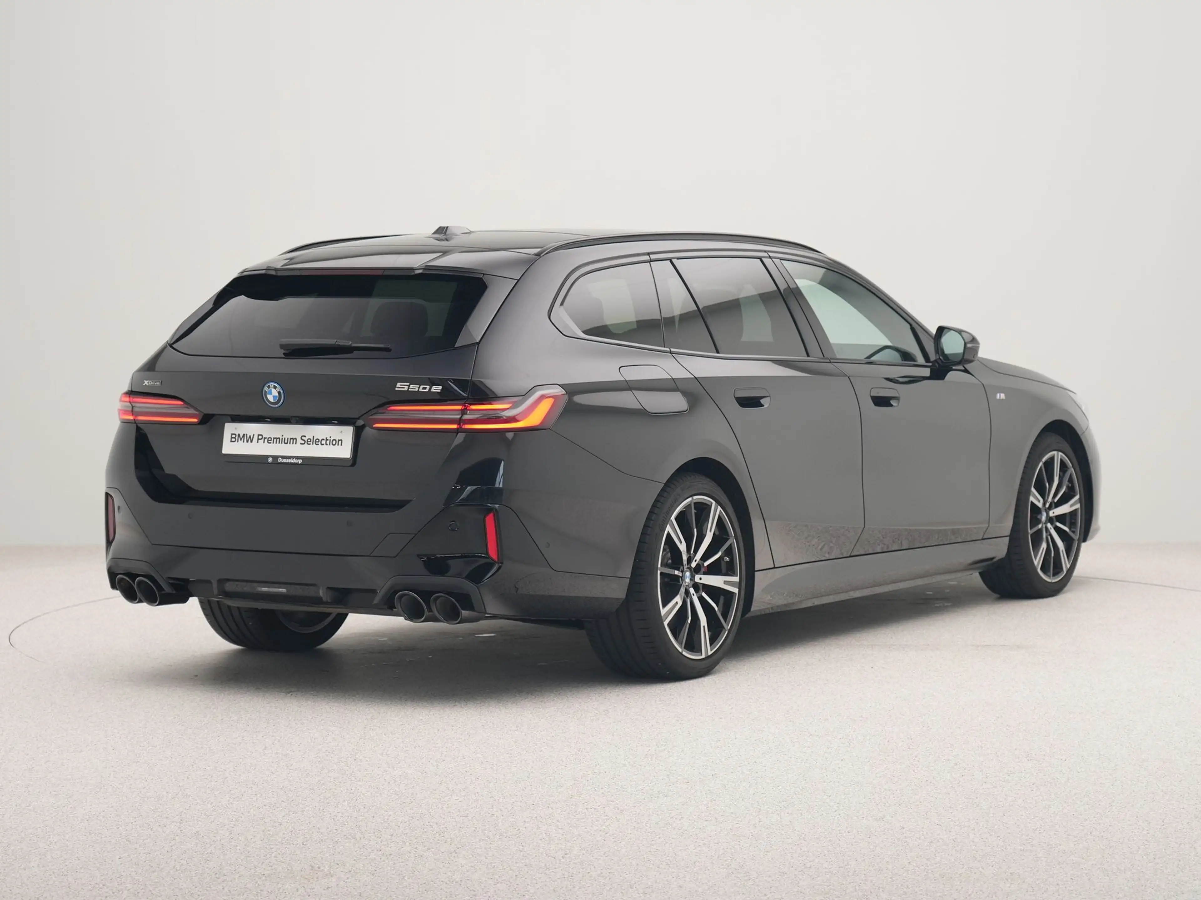 BMW 550 5 Serie 550e xDrive Touring M-Sport Pro — photo 9