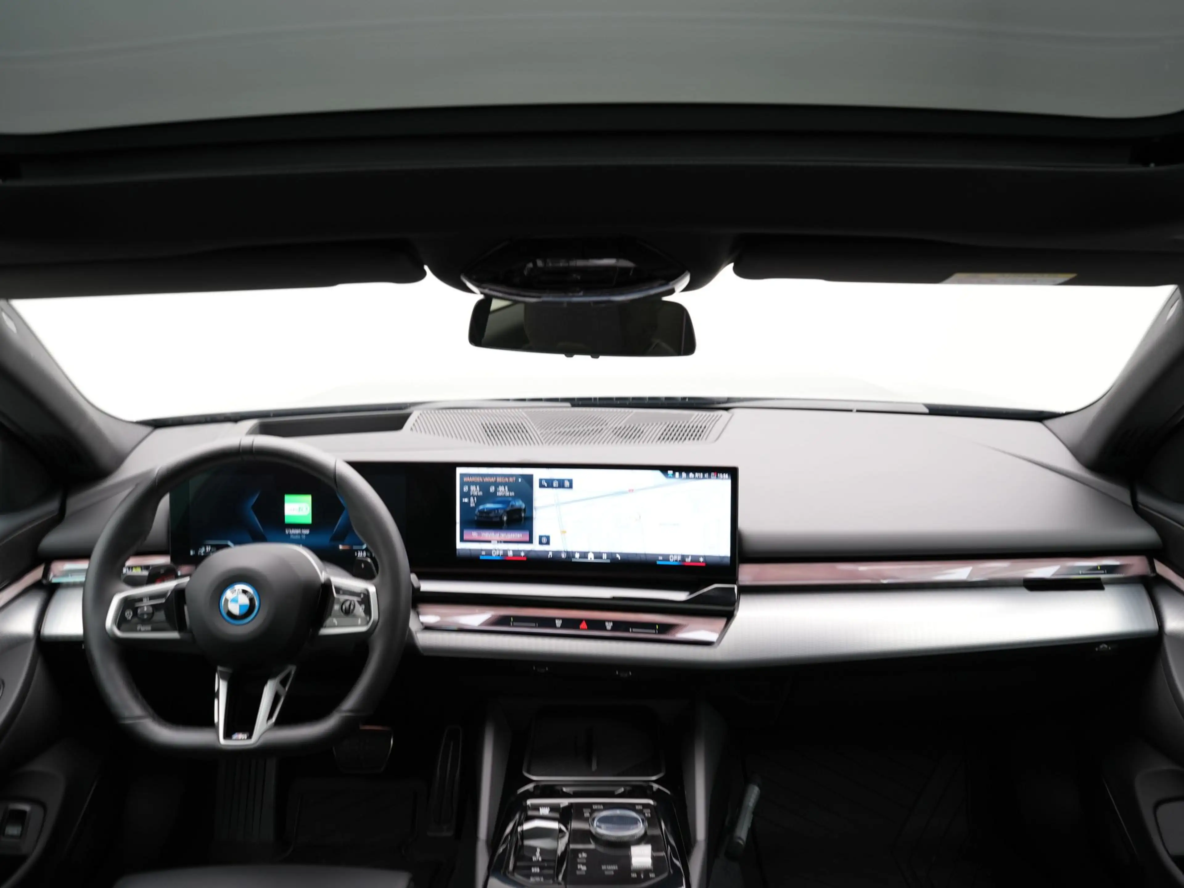 BMW 550 5 Serie 550e xDrive Touring M-Sport Pro — photo 13