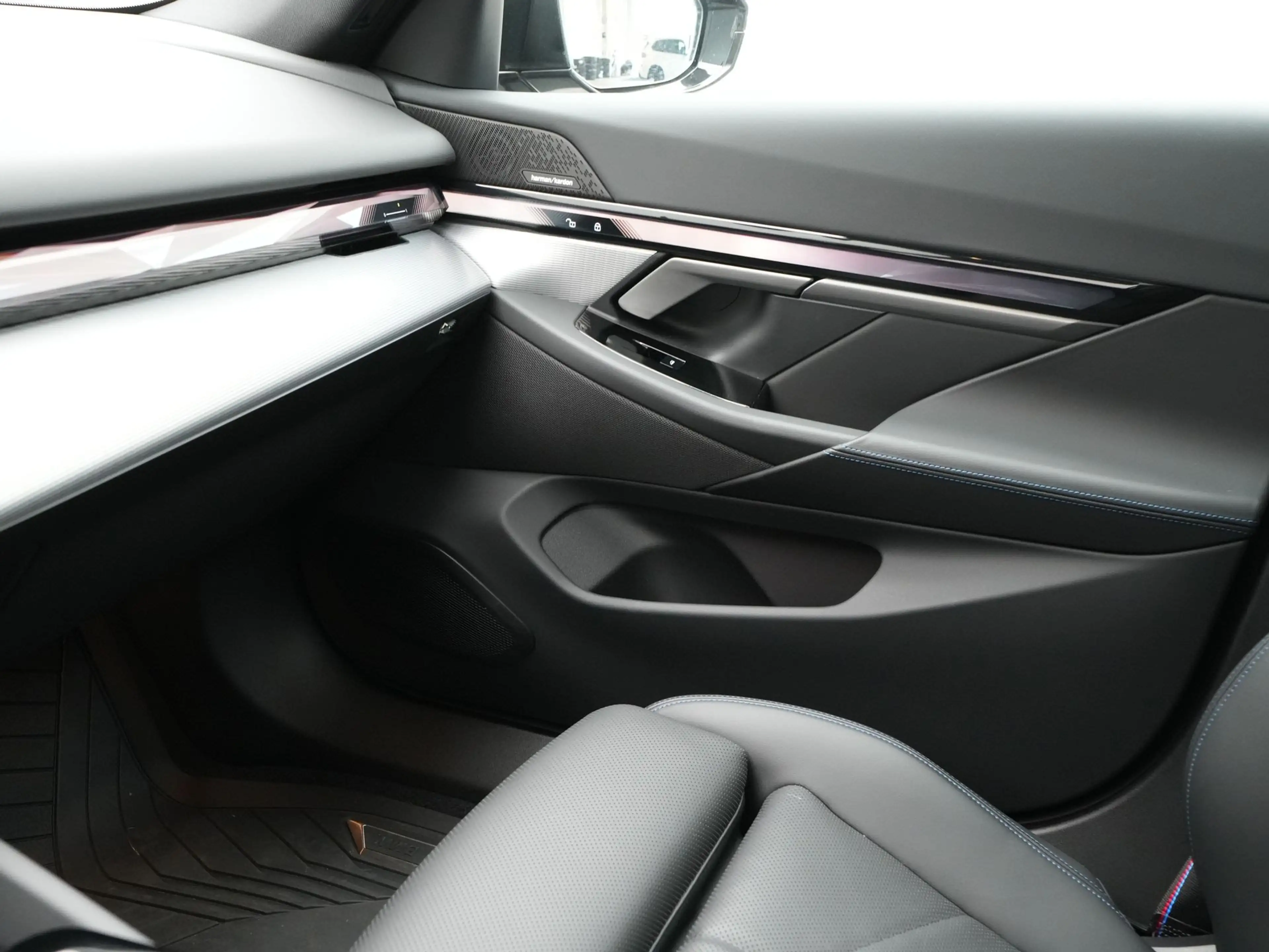 BMW 550 5 Serie 550e xDrive Touring M-Sport Pro — photo 15