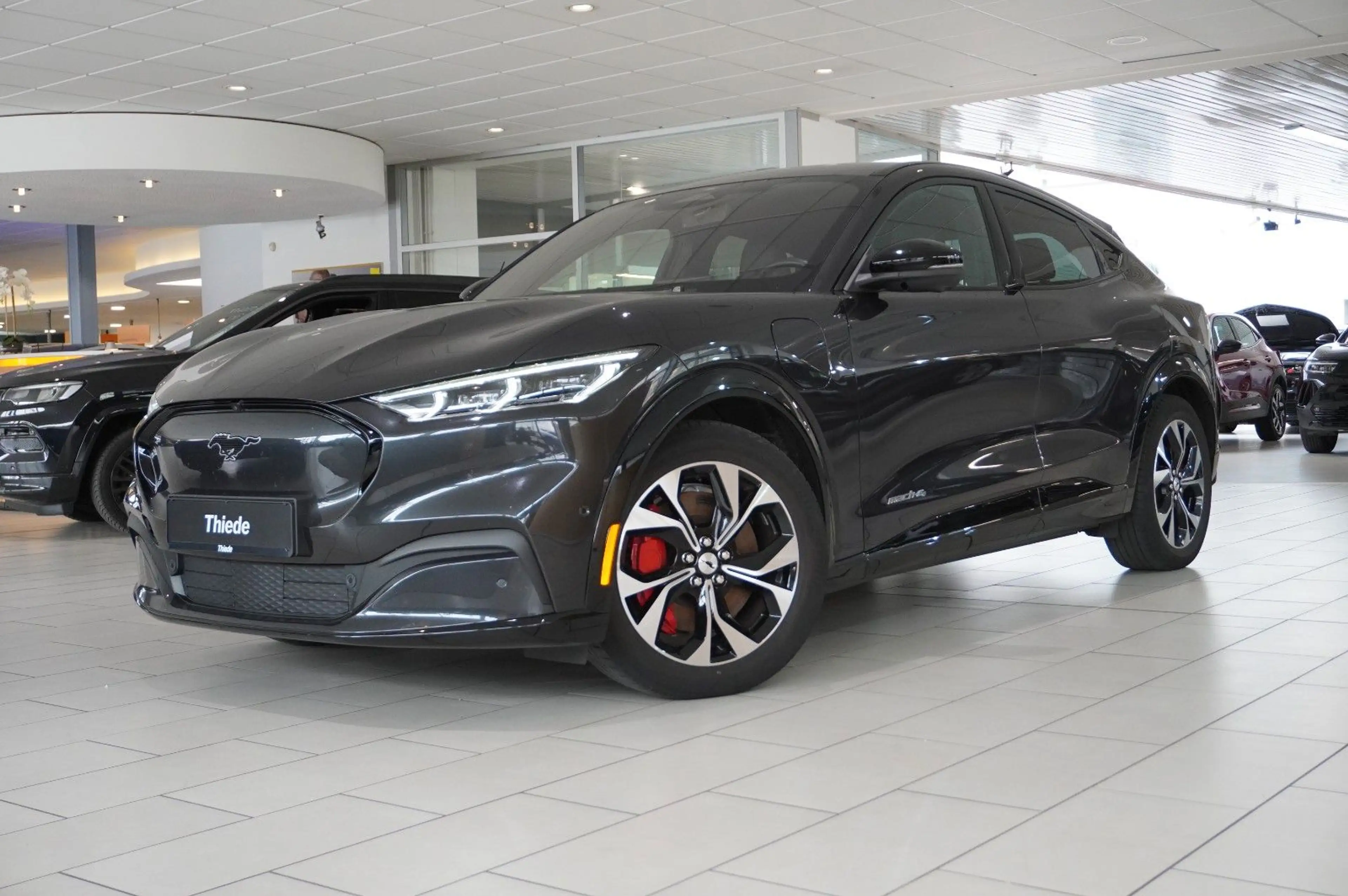 Ford Mustang Mach-E AWD 99KWH NAVI/LED/360°/PANO/B&O — photo 3
